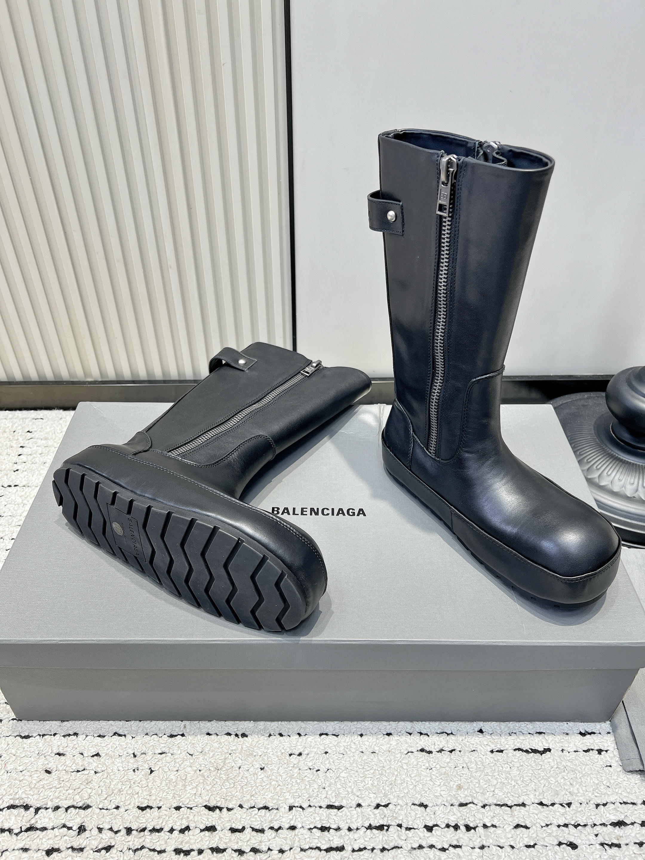 Сапоги женские Balenciaga чёрного цвета