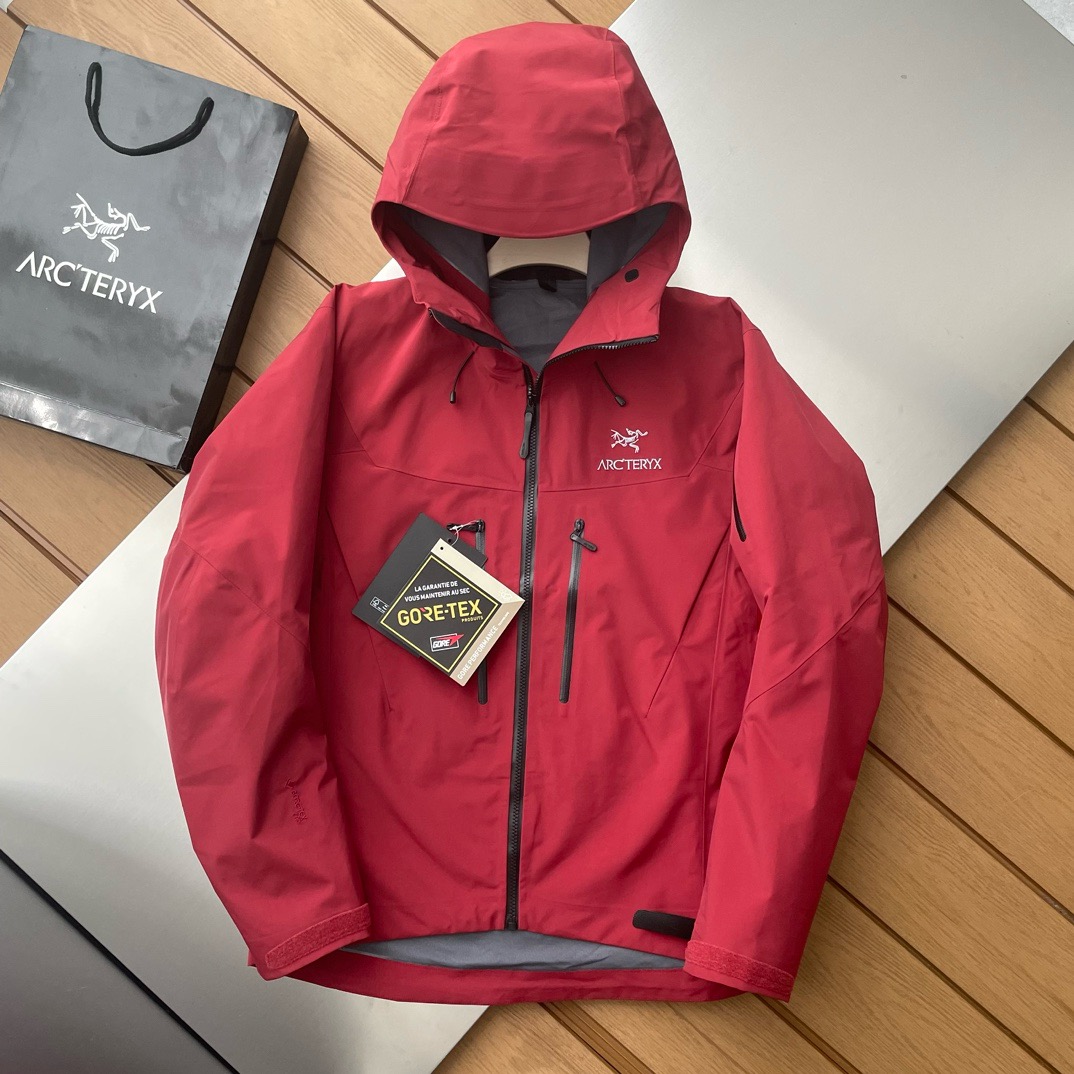 Куртка мужская Arc’teryx Alpha SV из мембранной ткани GORE-TEX Pro синего цвета с капюшоном