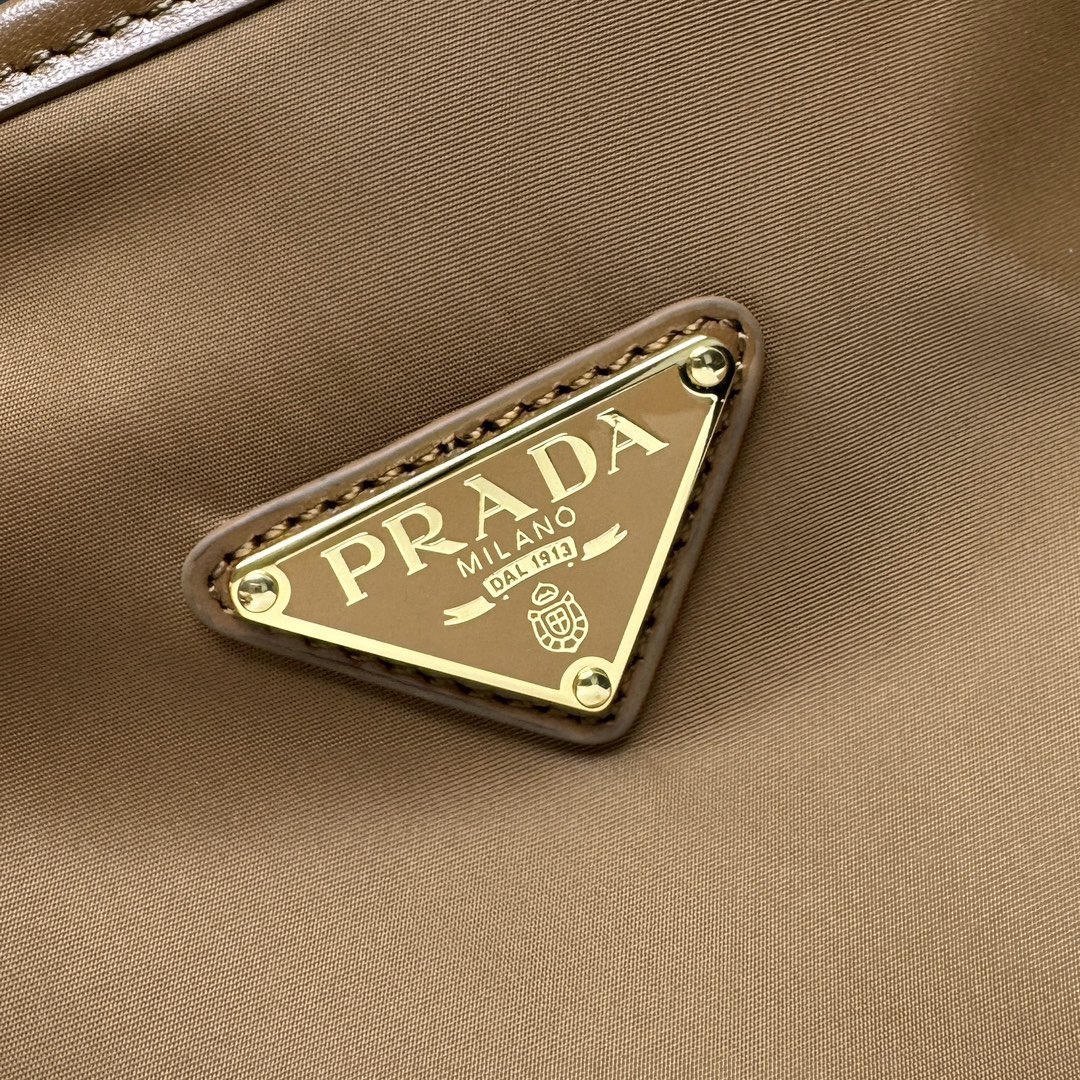 Сумка женская в стиле Prada Tote коричневого цвета 