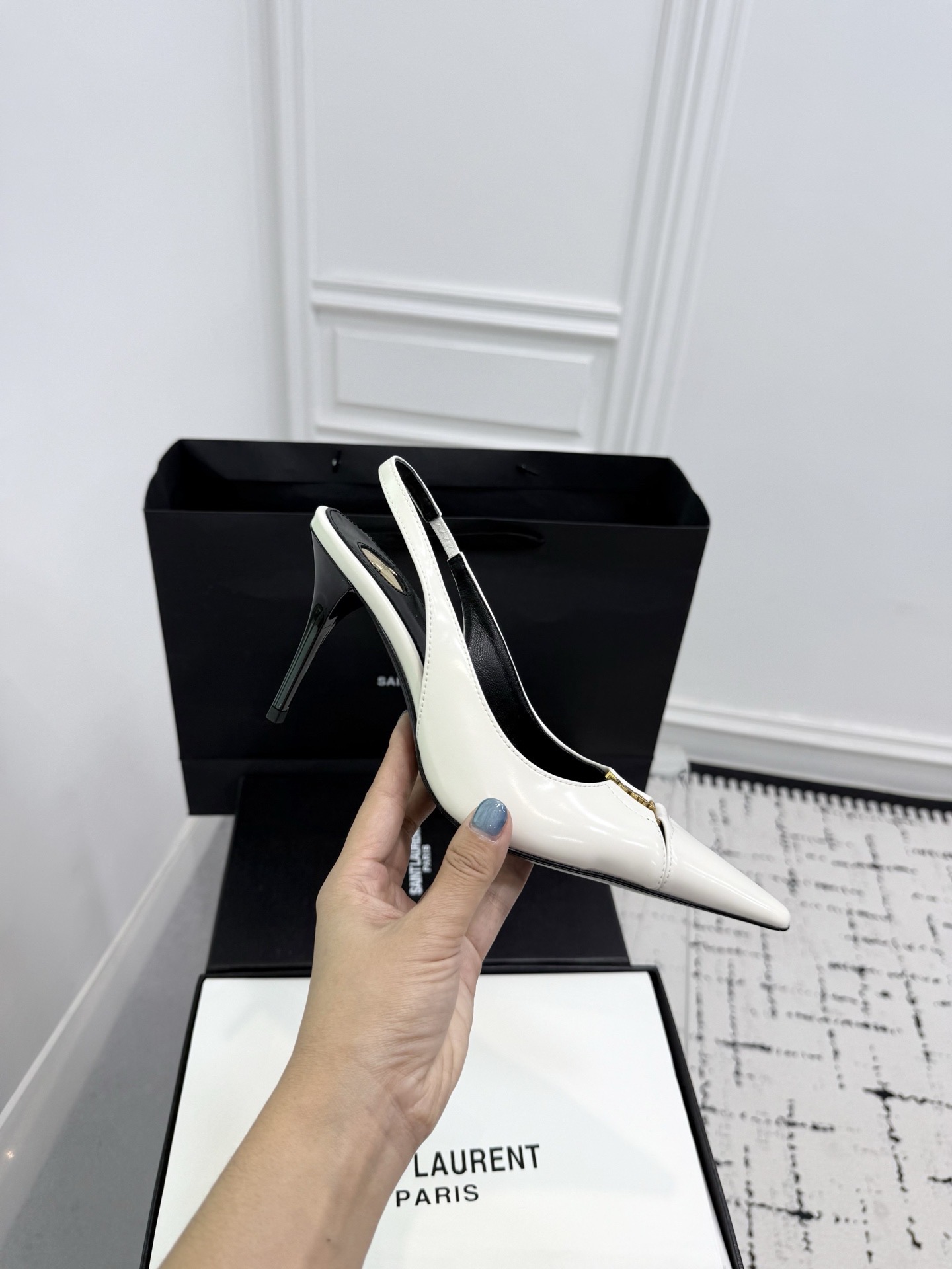 Туфли женские в стиле Saint Laurent Opyum белого цвета