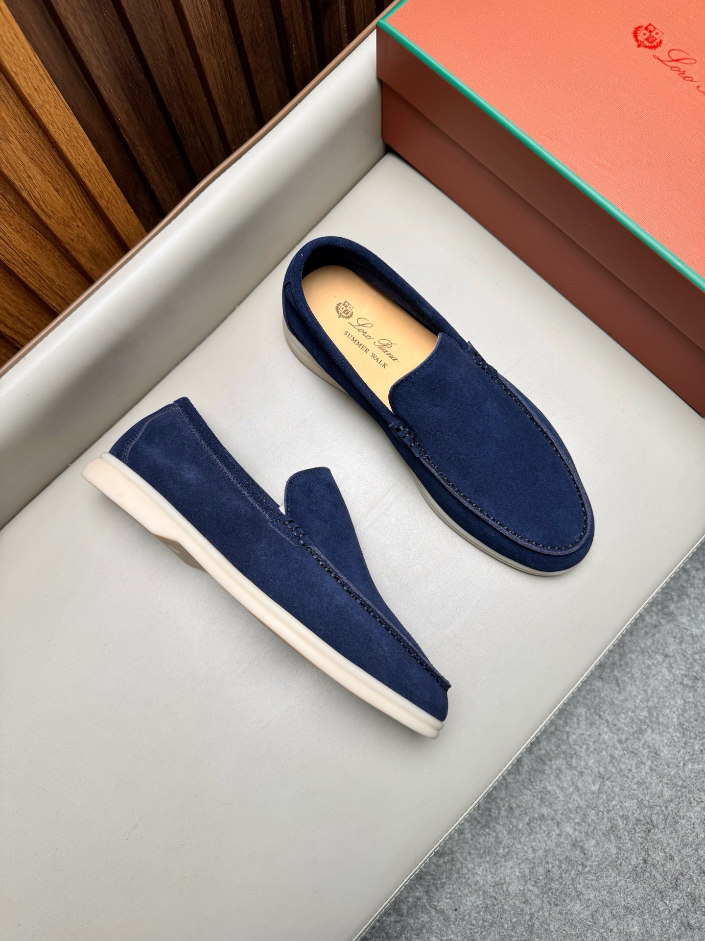 Лоферы унисекс в стиле Loro Piana из натуральной замши синего цвета