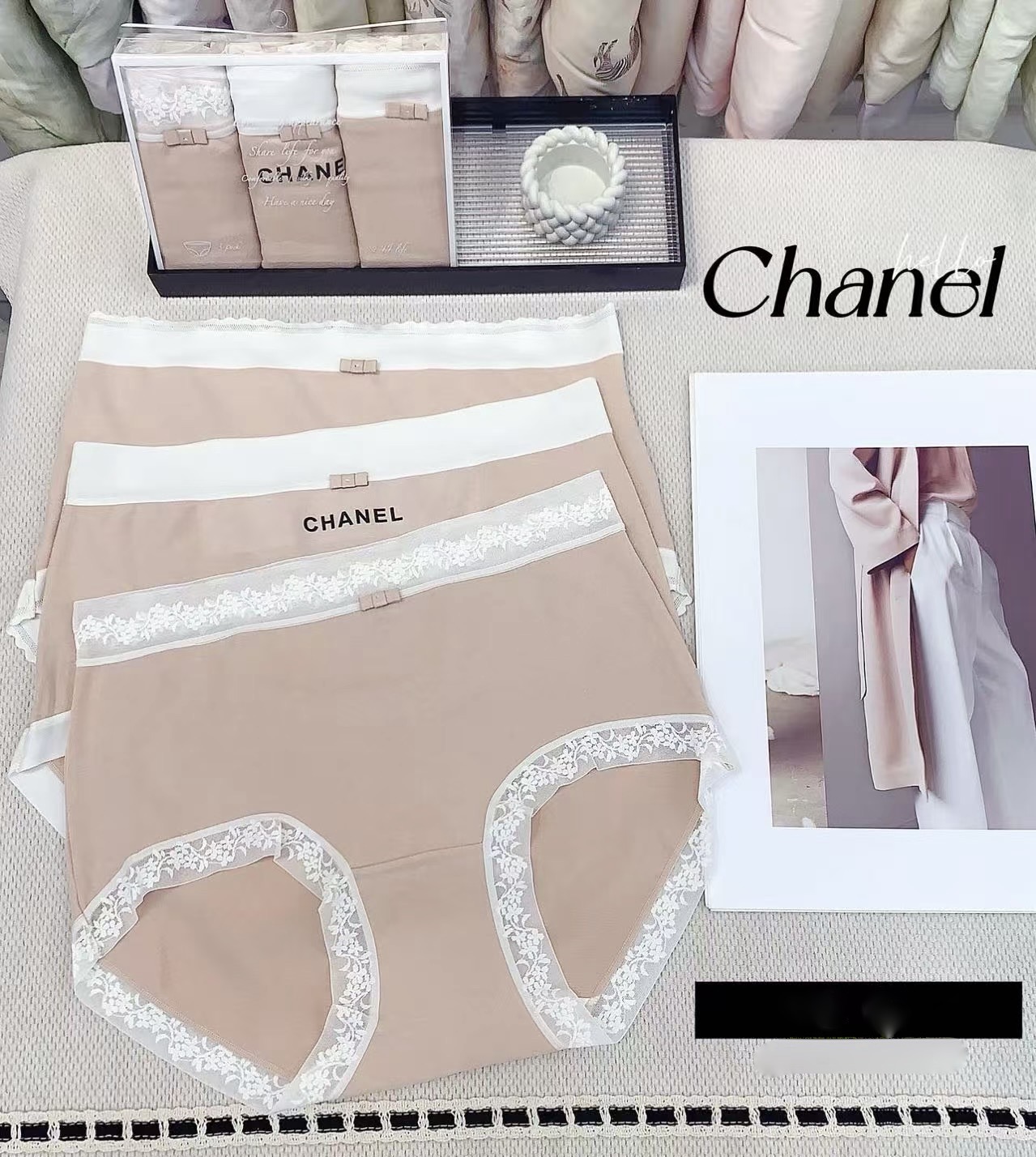 Трусы женские Chanel из хлопка и эластана с кружевной отделкой (набор 3 шт.)