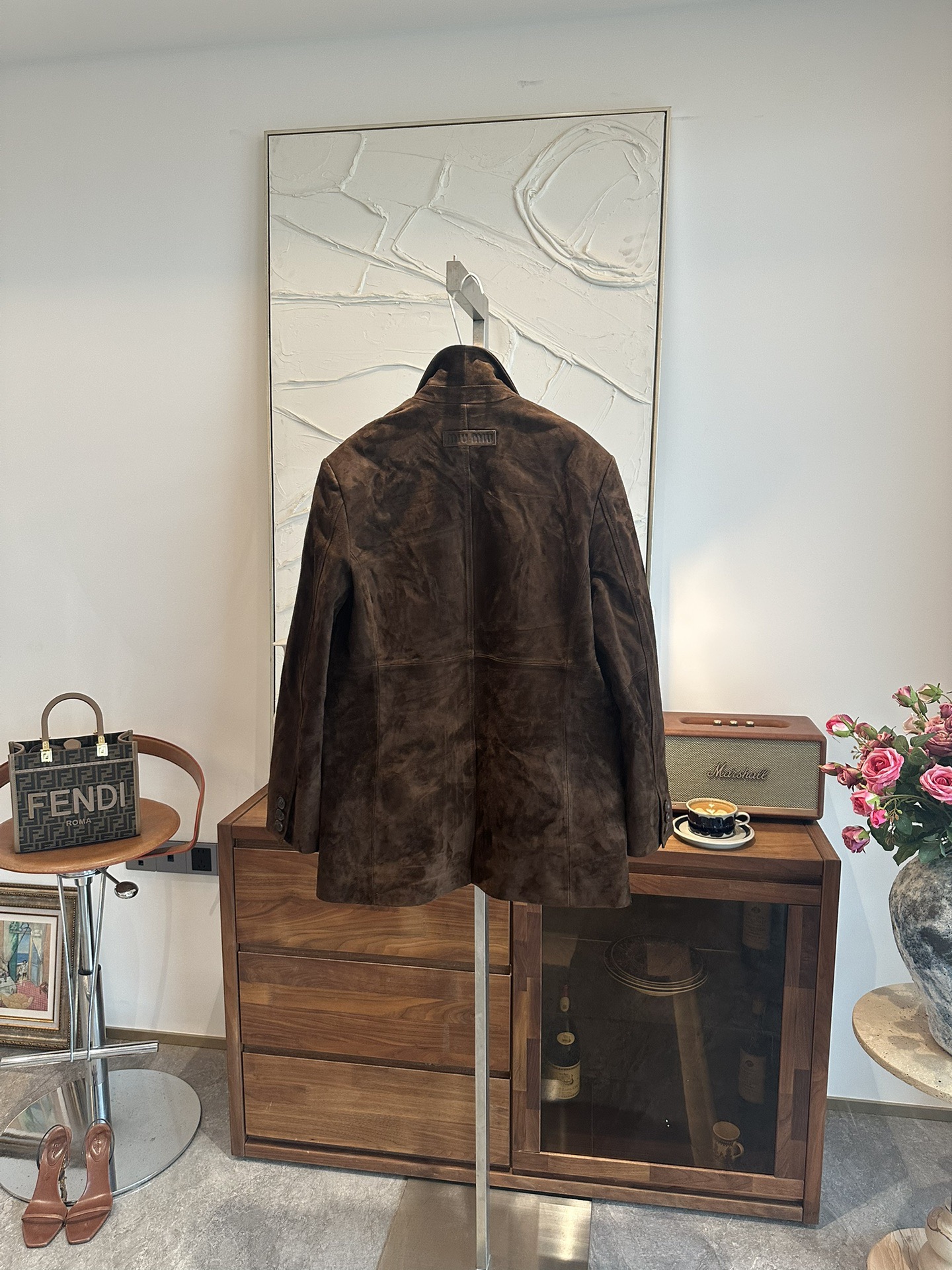 Куртка женская в стиле Miu Miu из натуральной замши коричневого цвета с классическим кроем