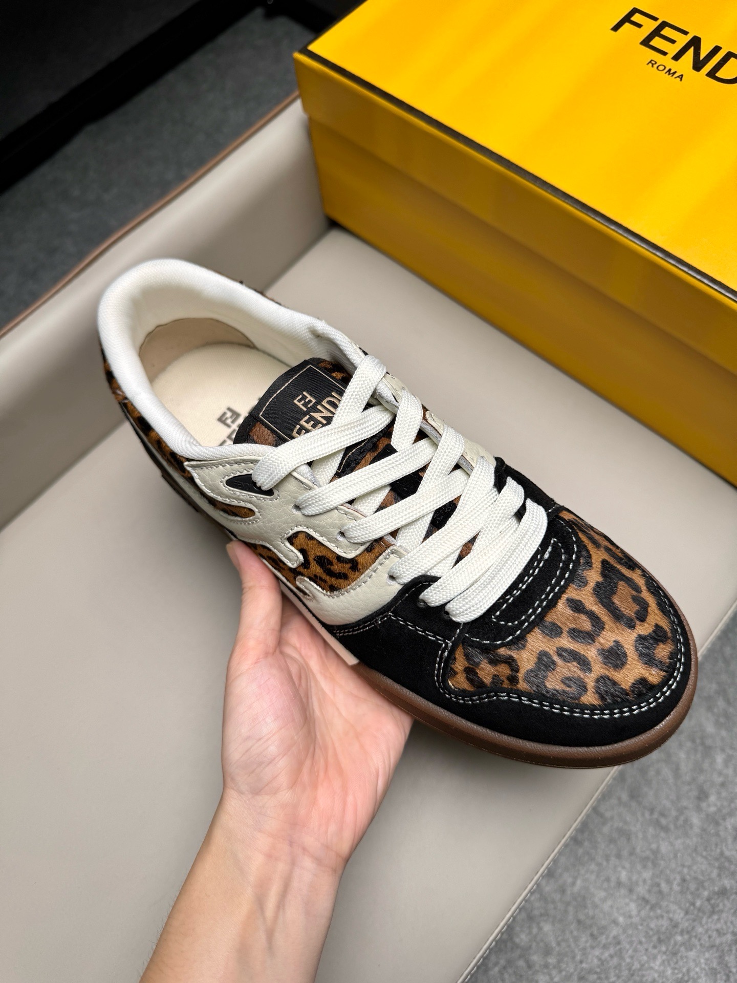 Кроссовки унисекс в стиле Fendi Match коричневого цвета