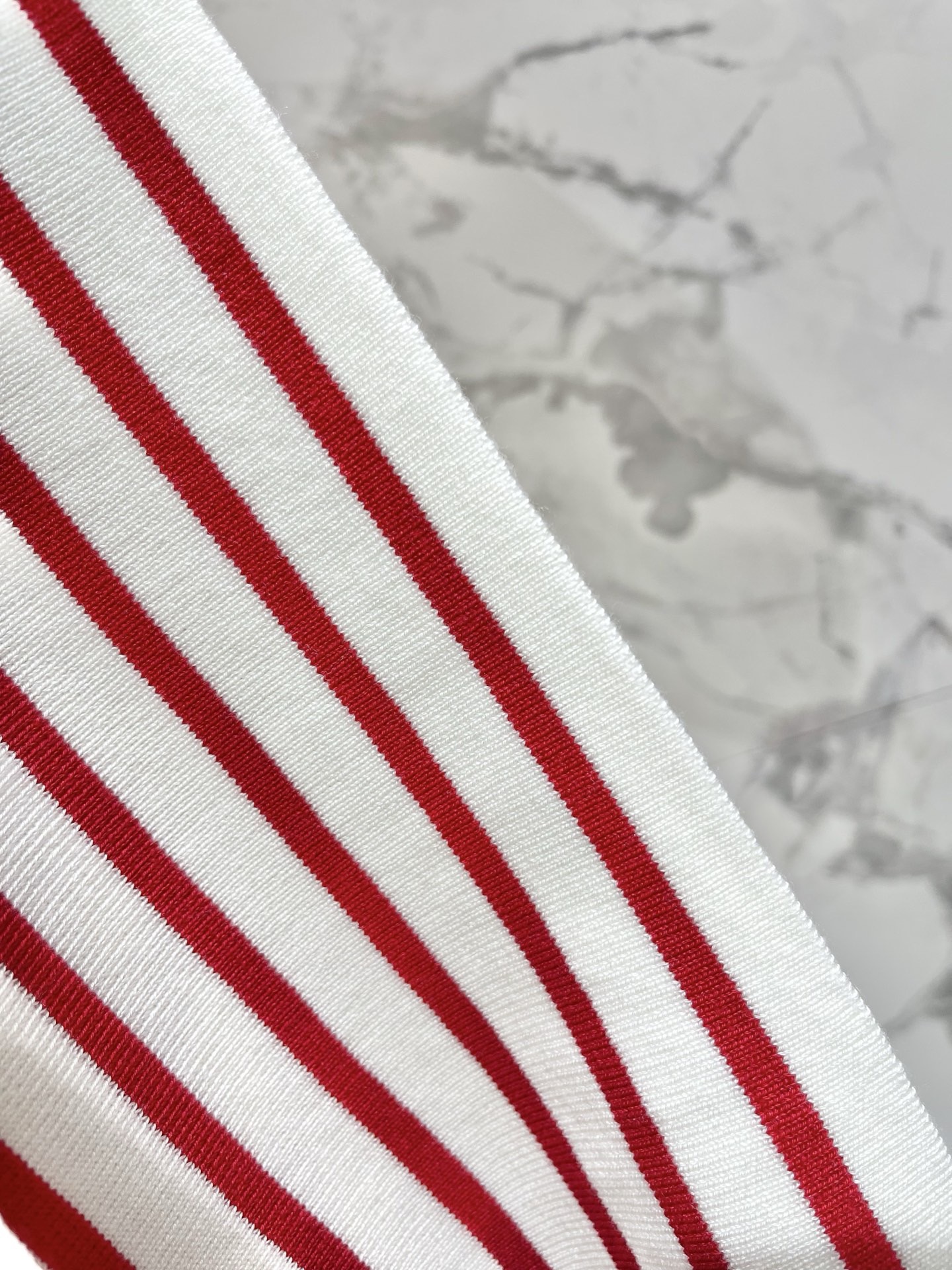 Платье женское в стиле Maje трикотажное в полоску с воротником polo красного цвета