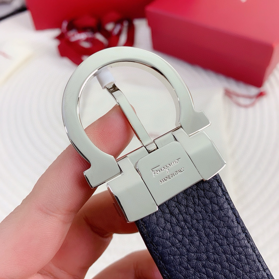 Ремень мужской в стиле Salvatore Ferragamo Gancini из натуральной кожи тёмно-синего цвета