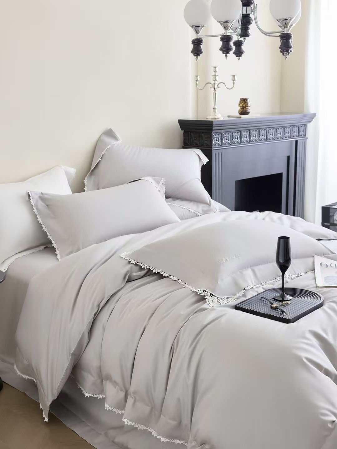 Комплект постельного белья в стиле Blumarine с кружевной отделкой из сатина люкс 100% хлопок (Евро)