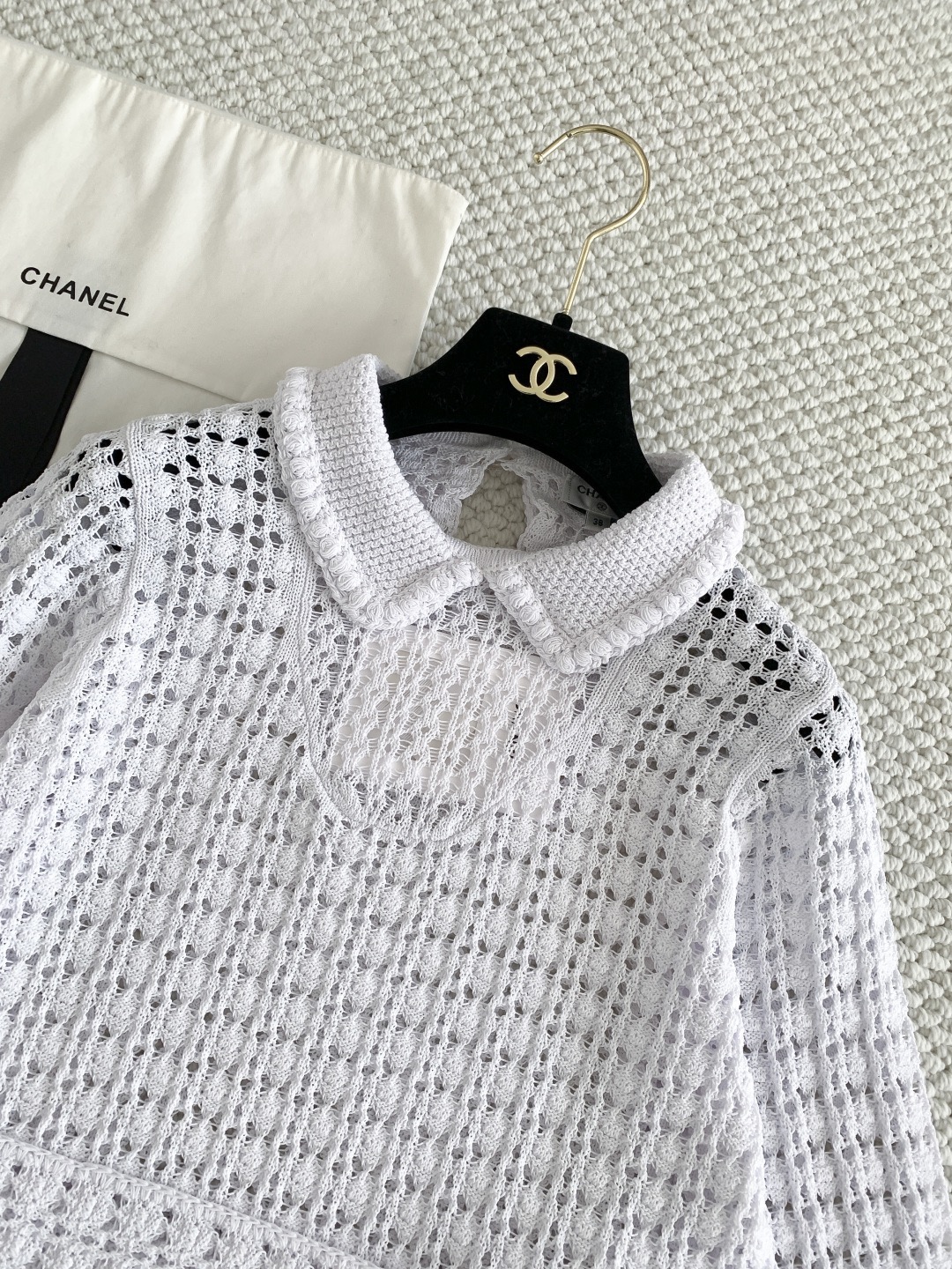 Кардиган женский в стиле Chanel с ажурной вязкой и воротником белого цвета