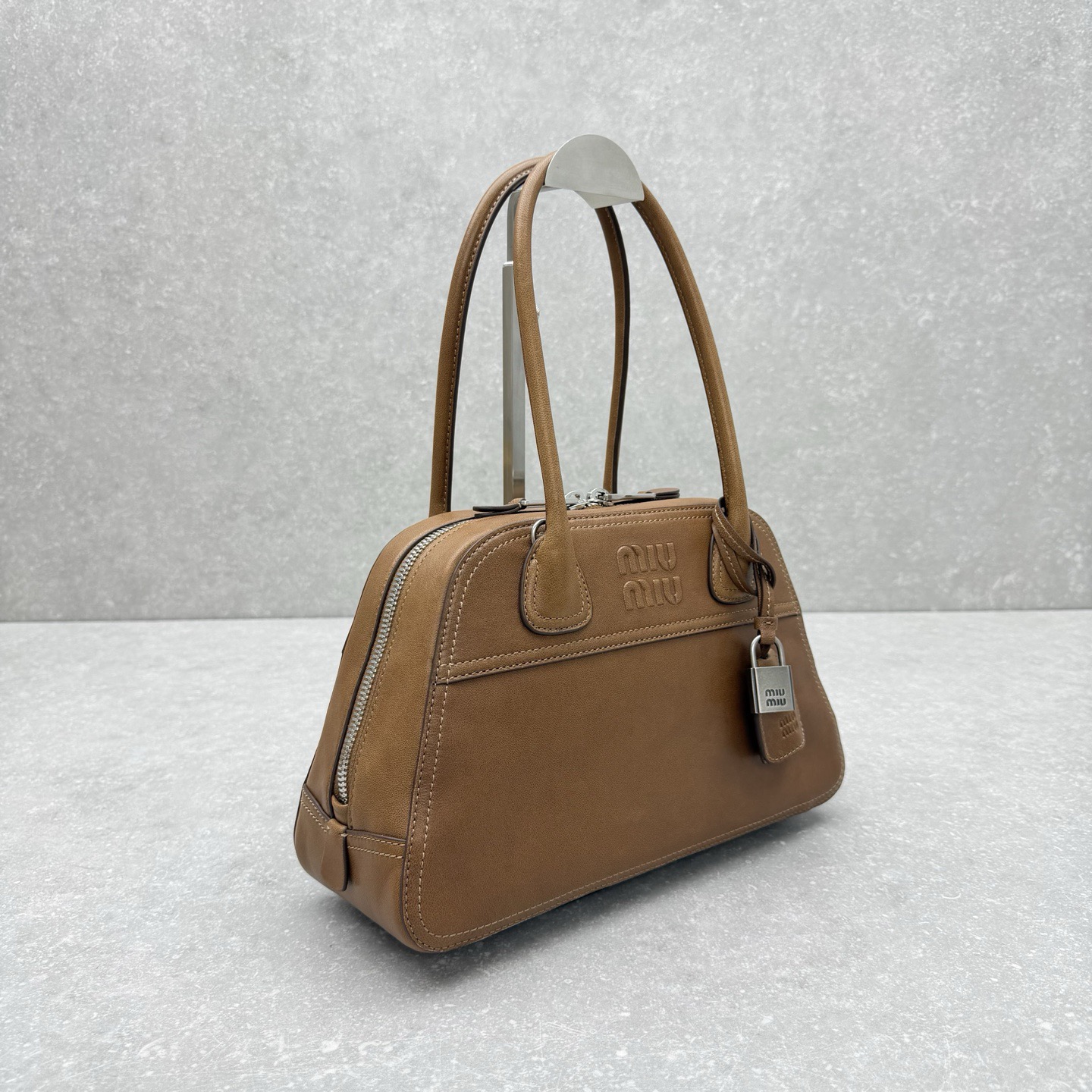 Сумка женская в стиле Miu Miu Vivant из натуральной кожи коричневого цвета