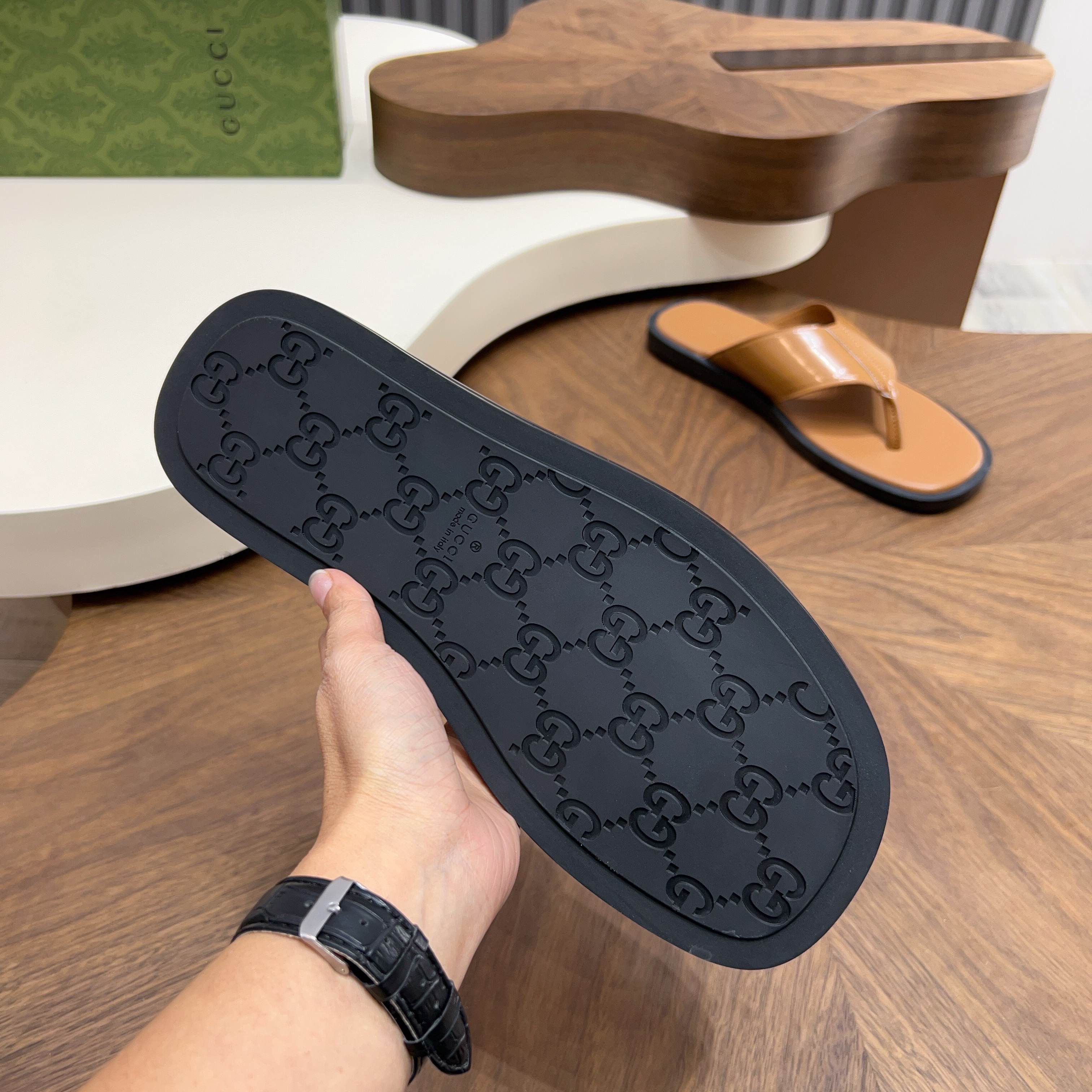 Шлёпанцы мужские в стиле Gucci коричневого цвета