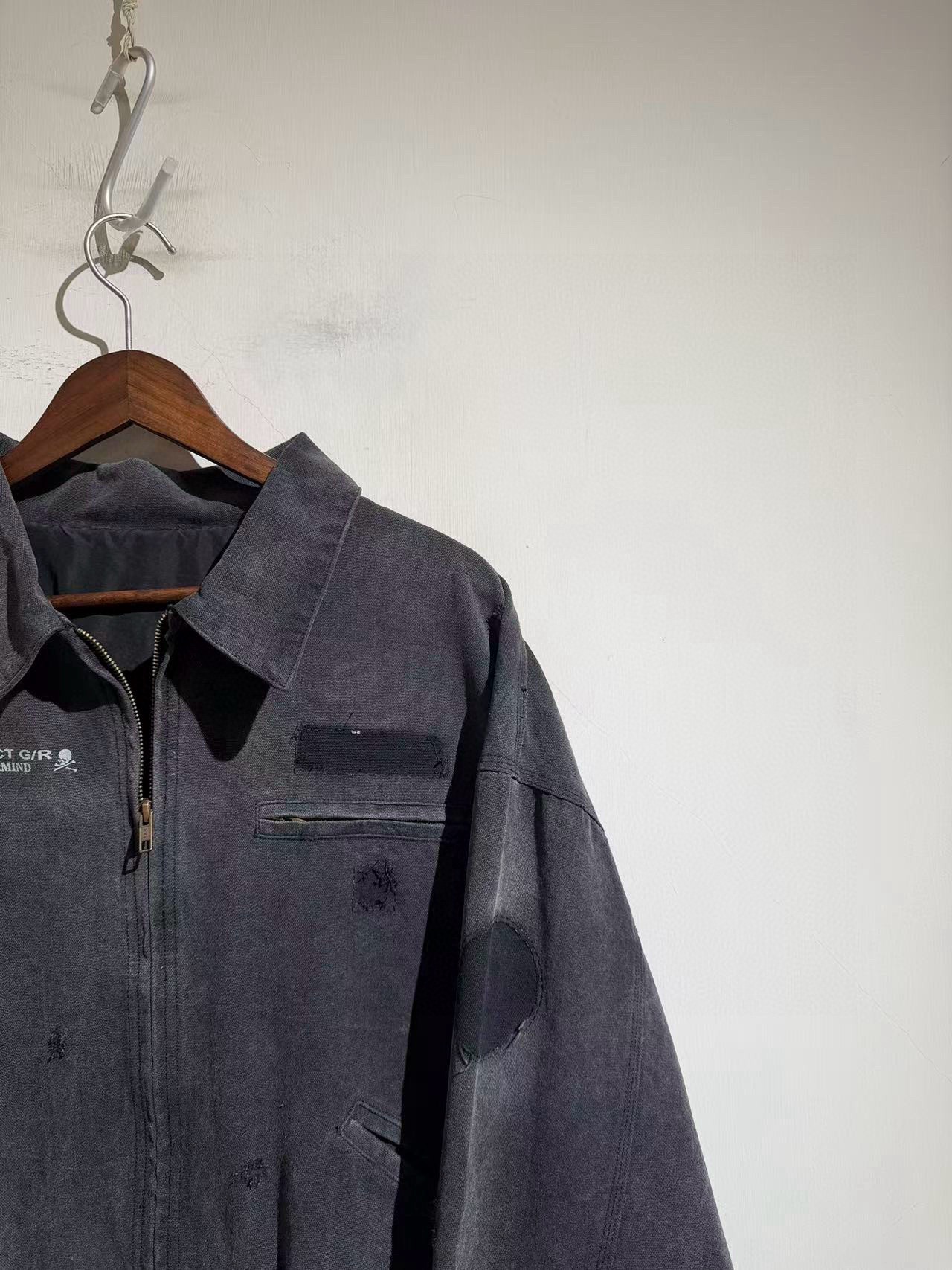 Куртка унисекс в стиле Project G/R x MMJ из плотного канваса чёрного цвета с эффектом состаривания