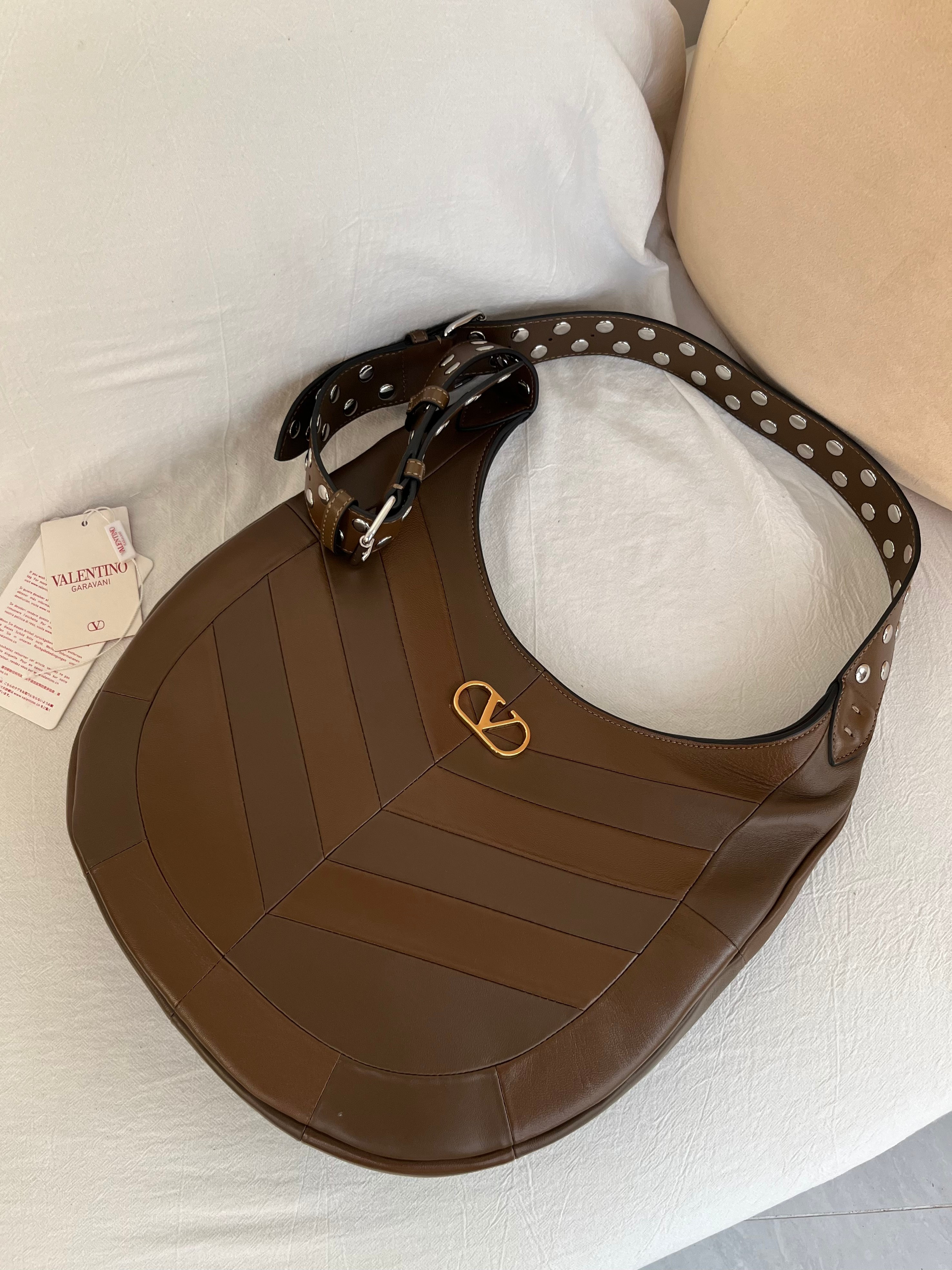 Сумка женская в стиле Valentino Garavani Hoboho Hobo коричневого цвета(35 cм)