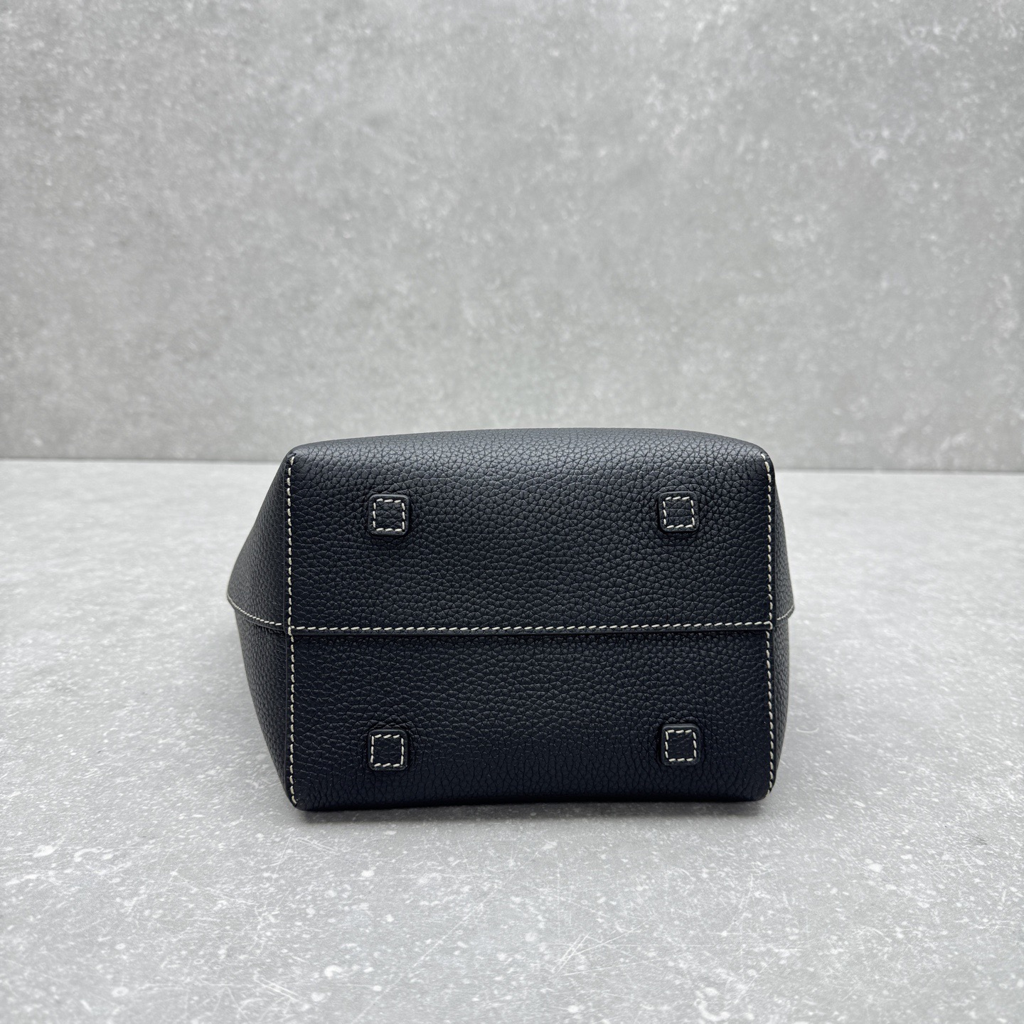 Сумка женская в стиле The Row Park Tote малого размера чёрного цвета