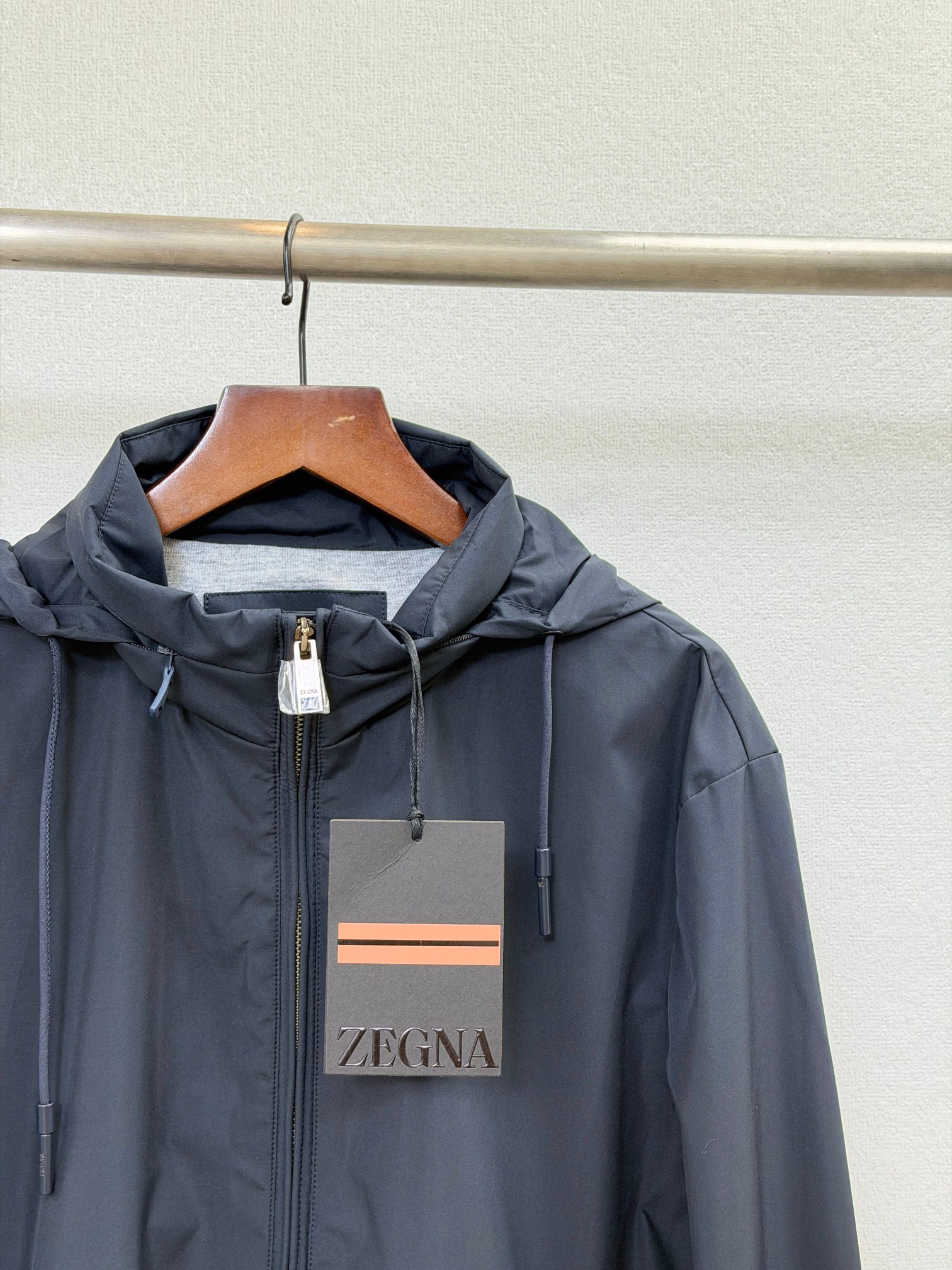 Куртка мужская в стиле Zegna с капюшоном демисезонная черного цвета