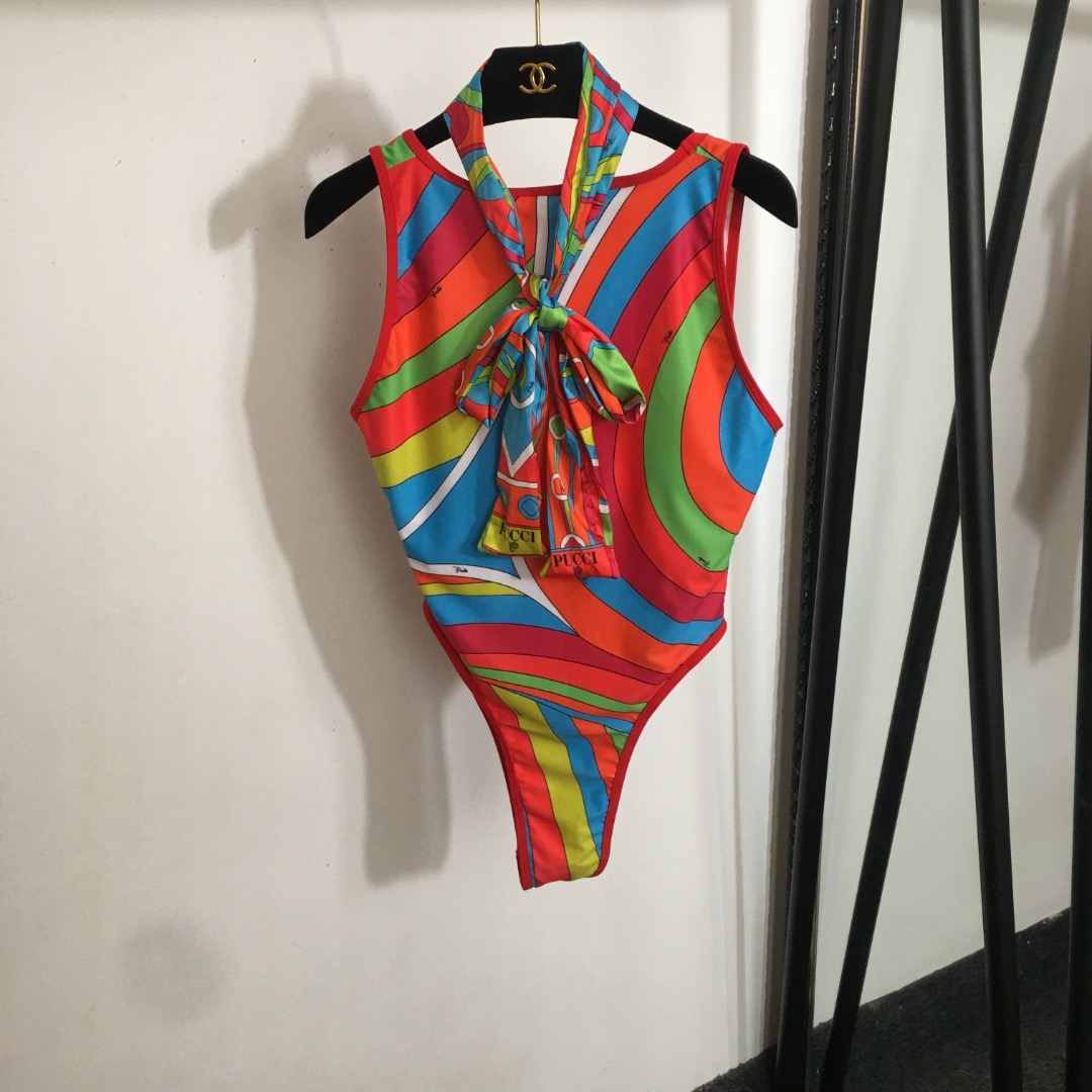 Купальник женский в стиле Emilio Pucci слитный оранжевого цвета с принтом и платком