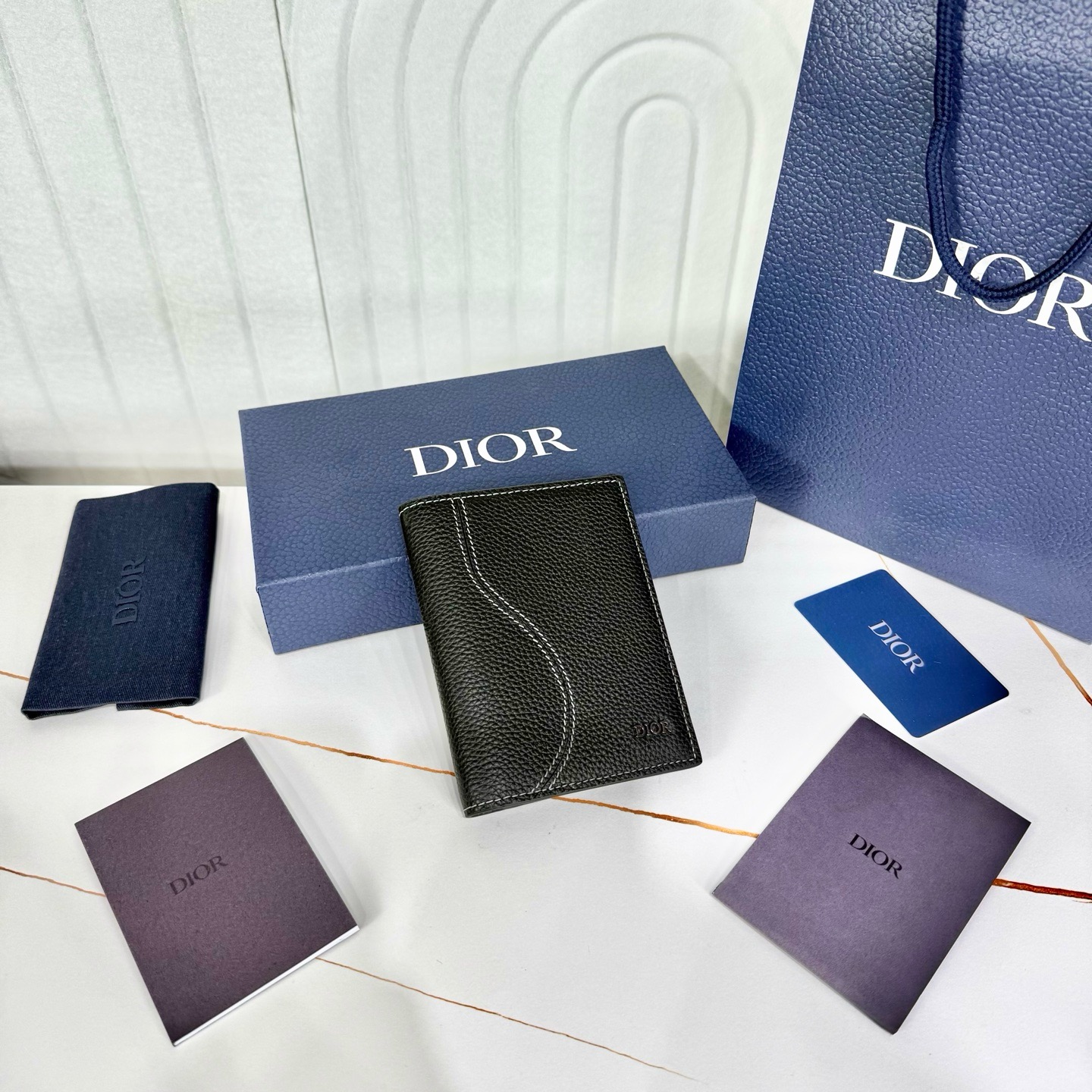 Обложка для паспорта мужская Dior чёрного цвета