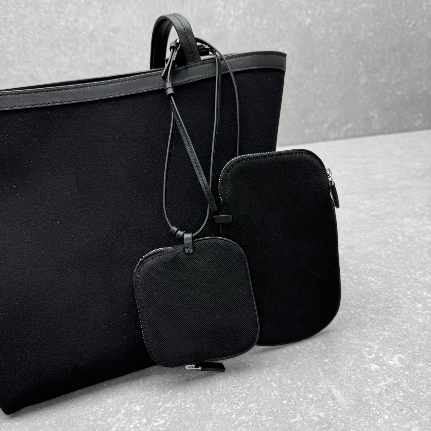 Сумка женская The Row Park Tote чёрного цвета