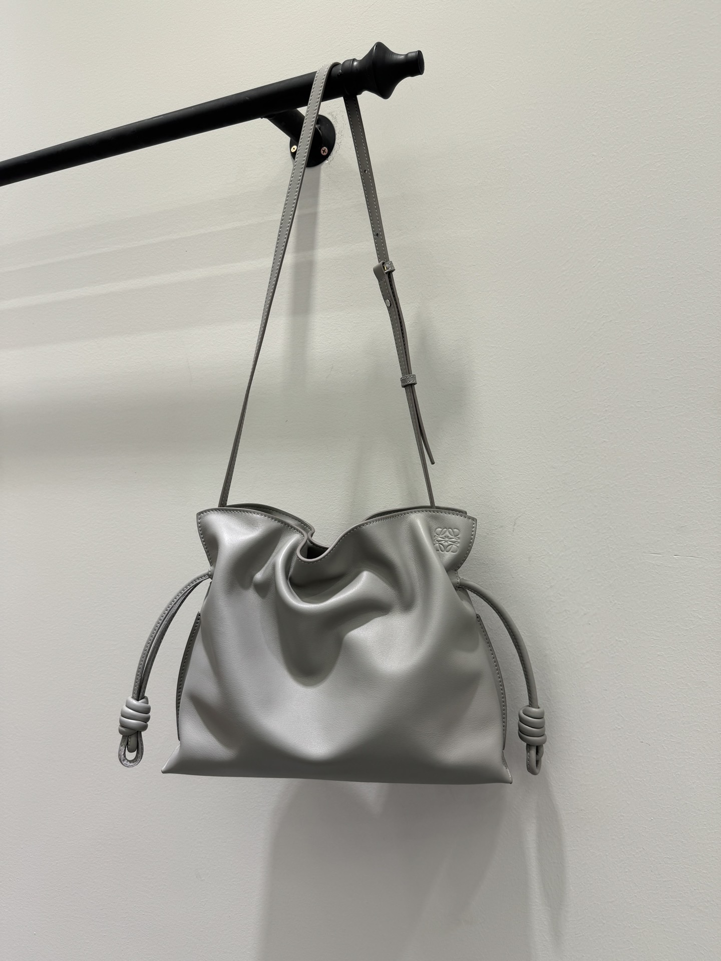 Сумка женская в стиле Loewe Flamenco серого цвета