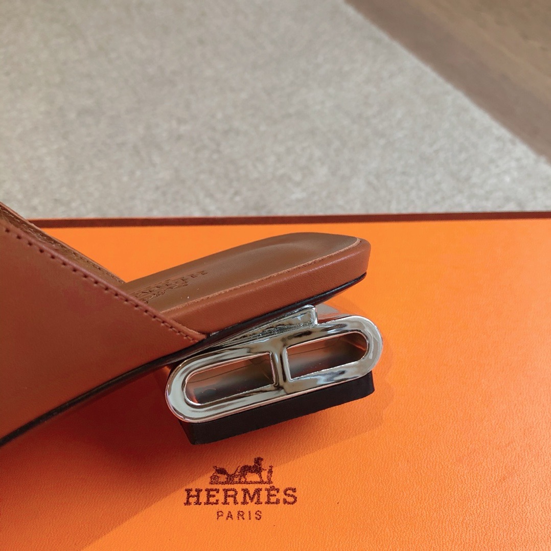 Мюли женские в стиле Hermès коричневого цвета с металлическим каблуком