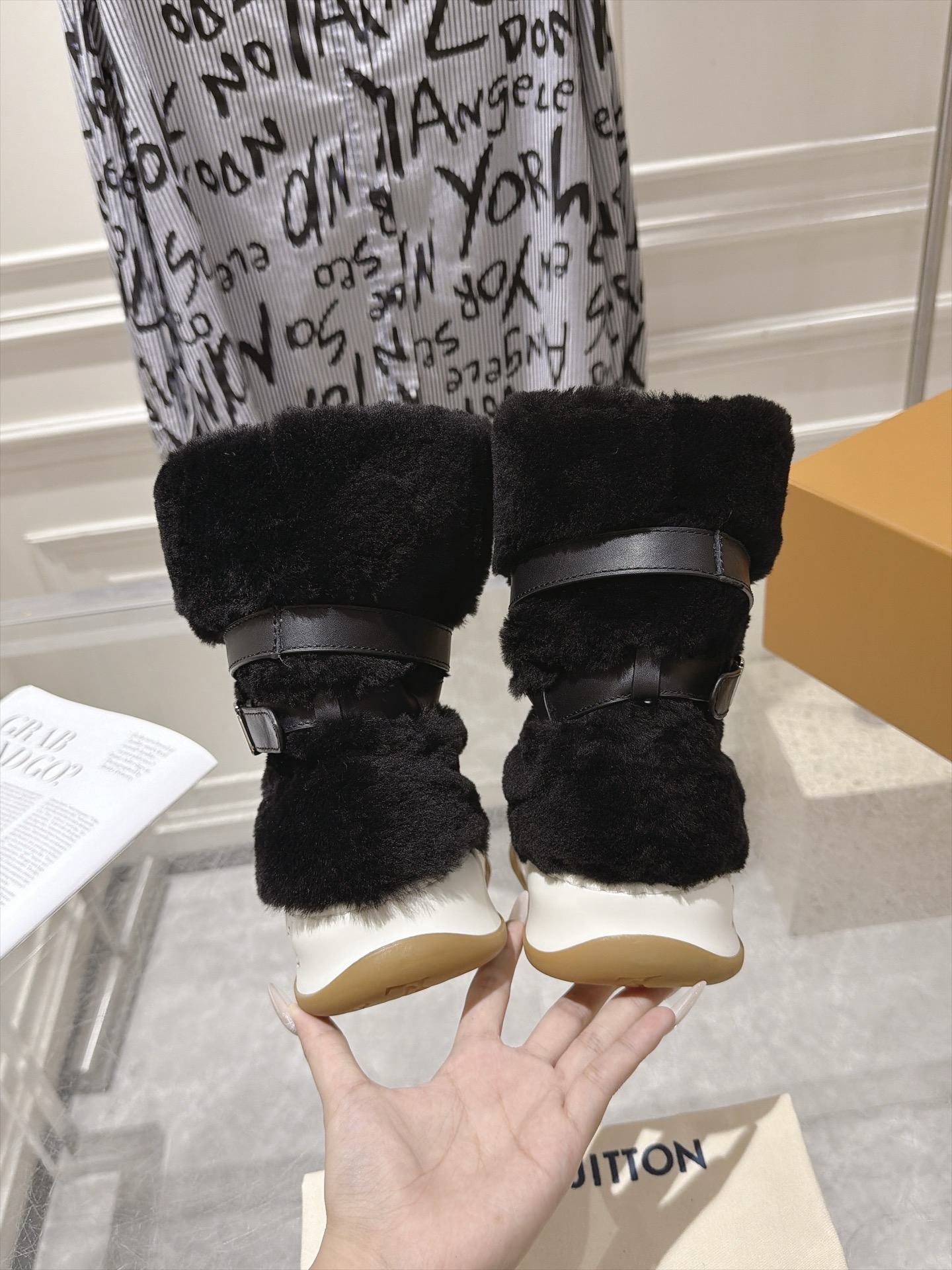 Ботинки Louis Vuitton LV Cloud Lace-Up Ankle Boot Sneaker черного цвета