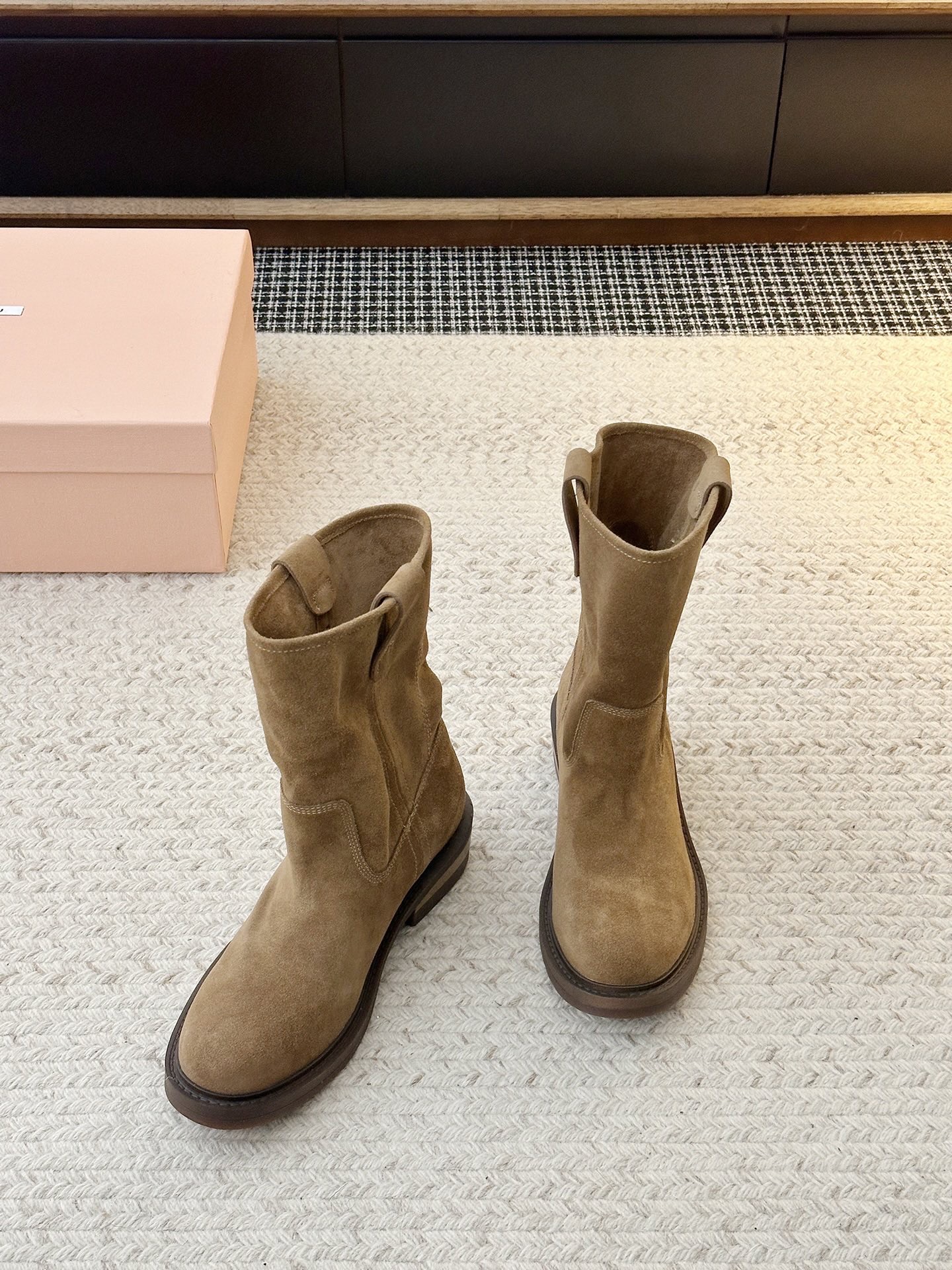 Сапоги Miu Miu Suede Boots светло-коричневого цвета