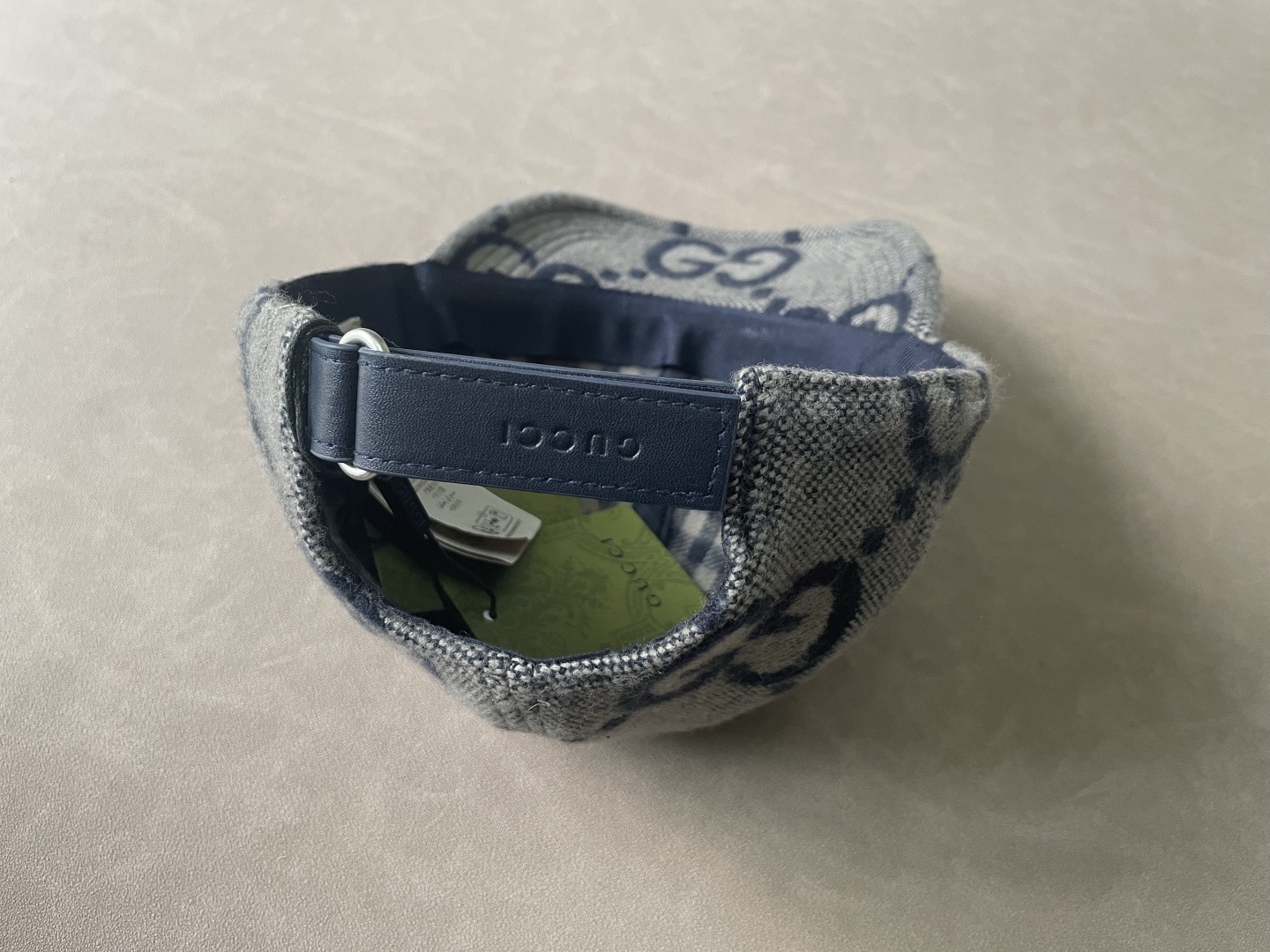 Бейсболка Gucci GG из шерсти серого цвета