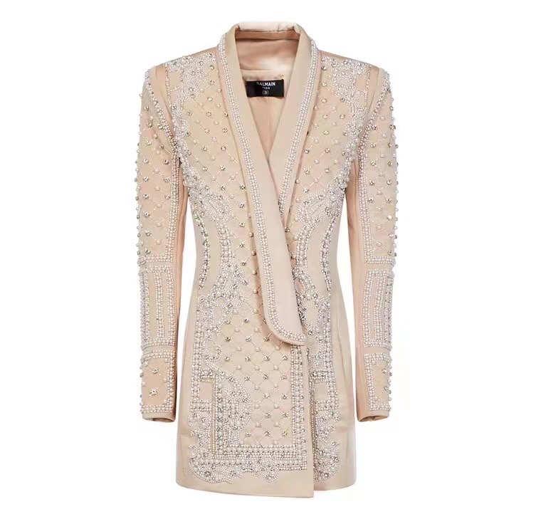 Жакет женский в стиле Balmain из плотной костюмной ткани бежевого цвета с ручной жемчужной вышивкой