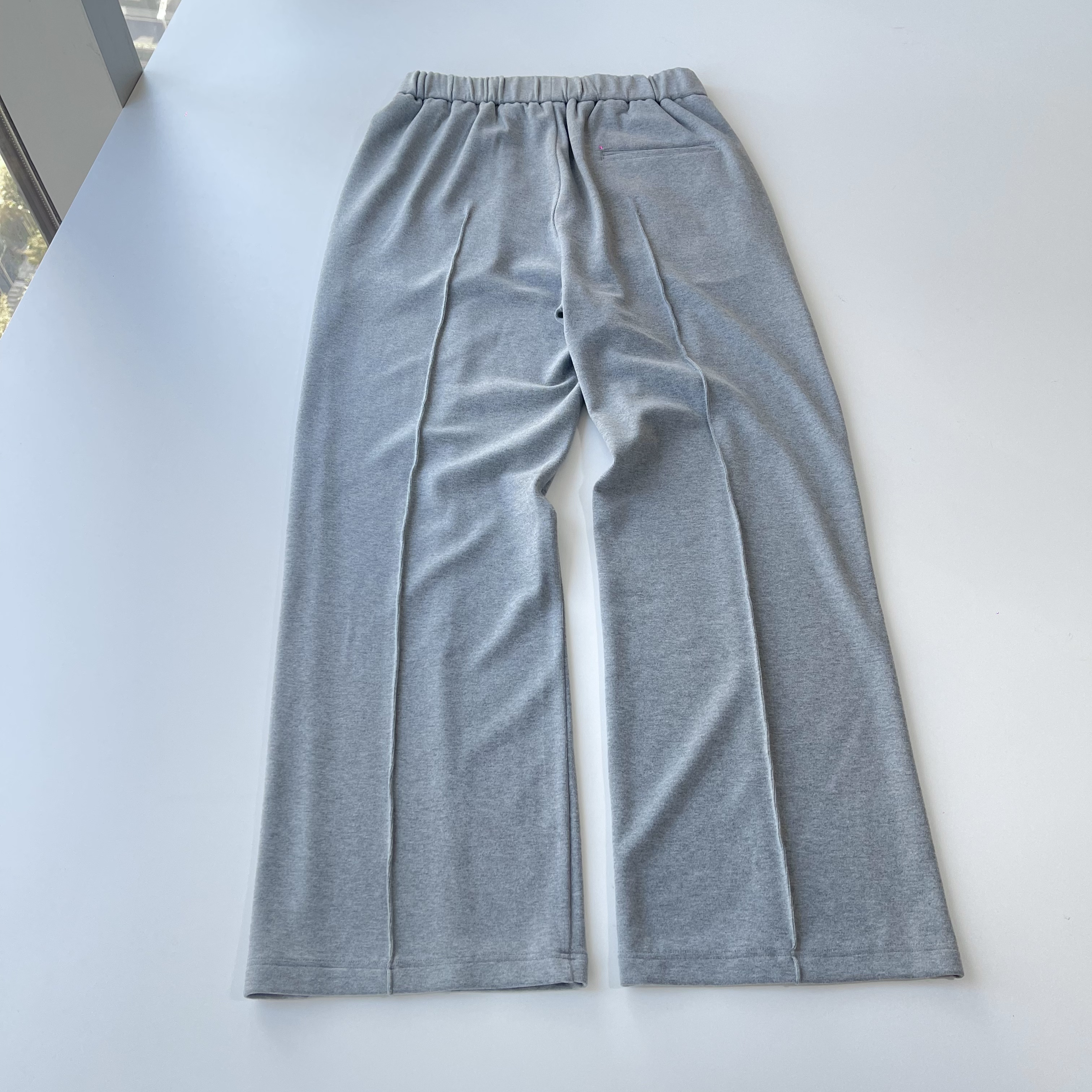 Брюки мужские в стиле Brunello Cucinelli модель Straight Fit из шерстяного трикотажа серого цвета