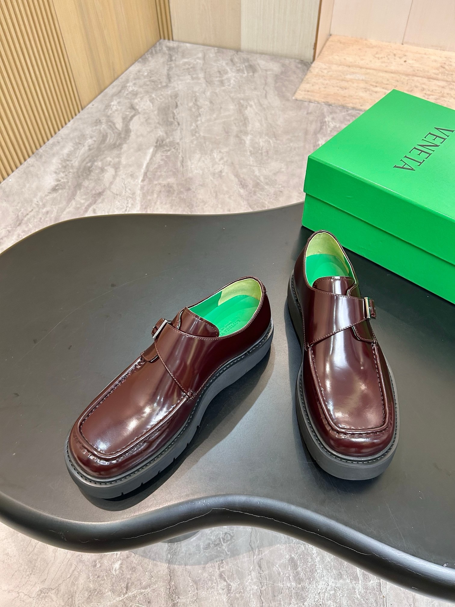 Туфли мужские Bottega Veneta бордового цвета