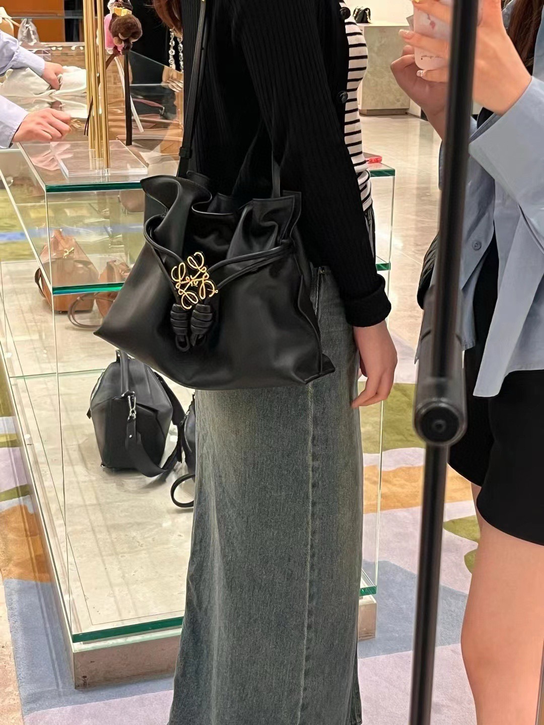 Сумка женская в стиле Loewe Flamenco чёрного цвета