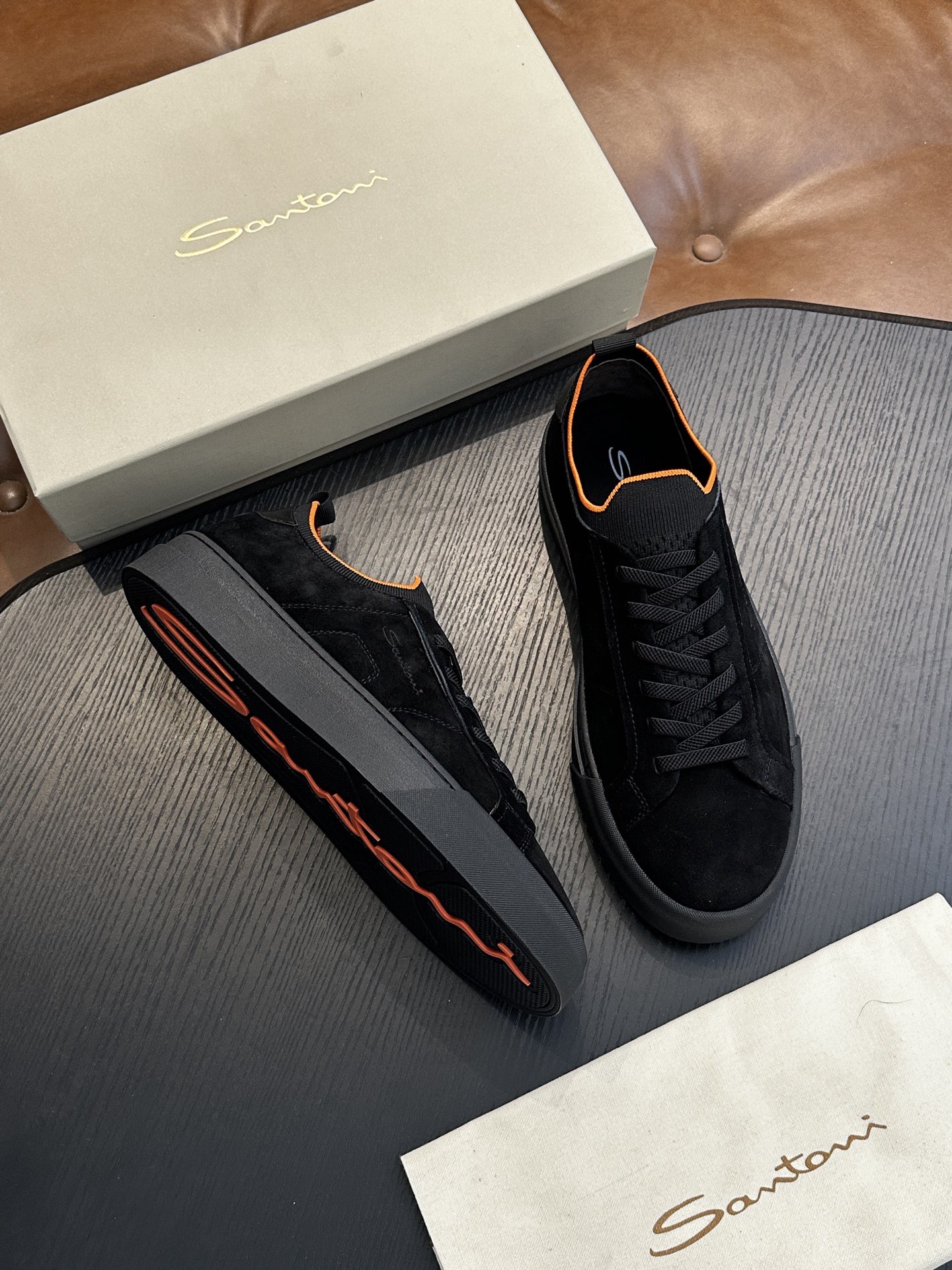 Кроссовки мужские в стиле Santoni из натуральной кожи черного цвета