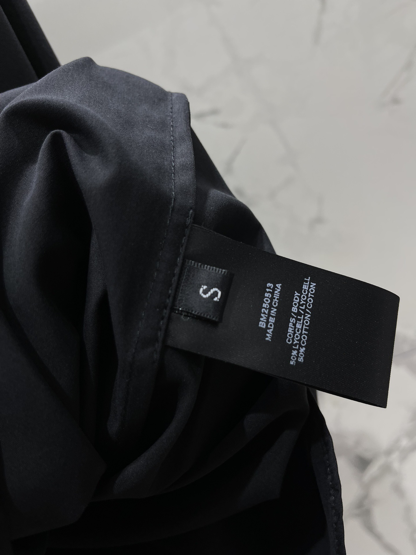 Блуза женская в стиле Balmain чёрного цвета с объёмными рюшами