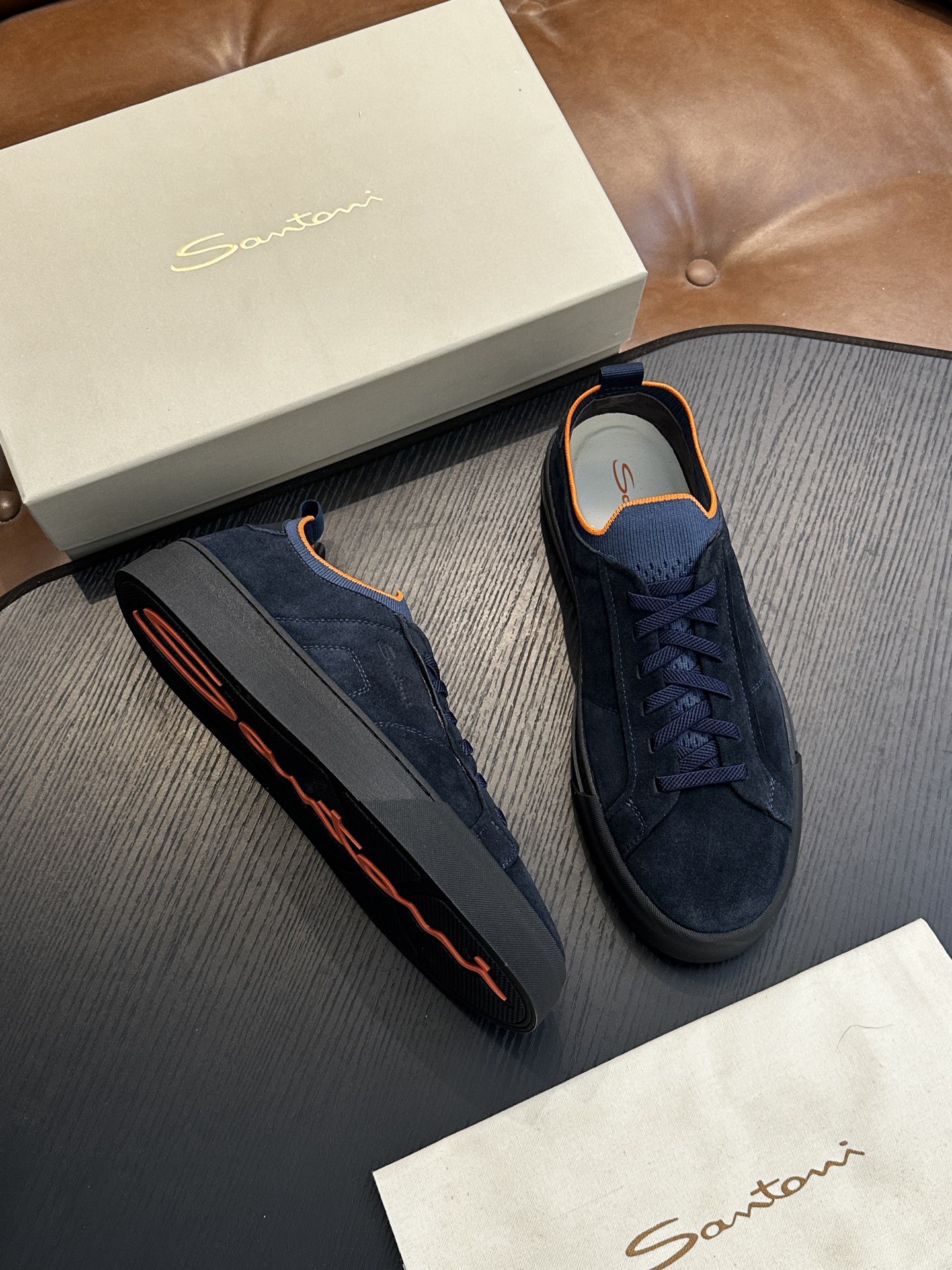 Кроссовки мужские в стиле Santoni из натуральной зернистой кожи темно-синего цвета