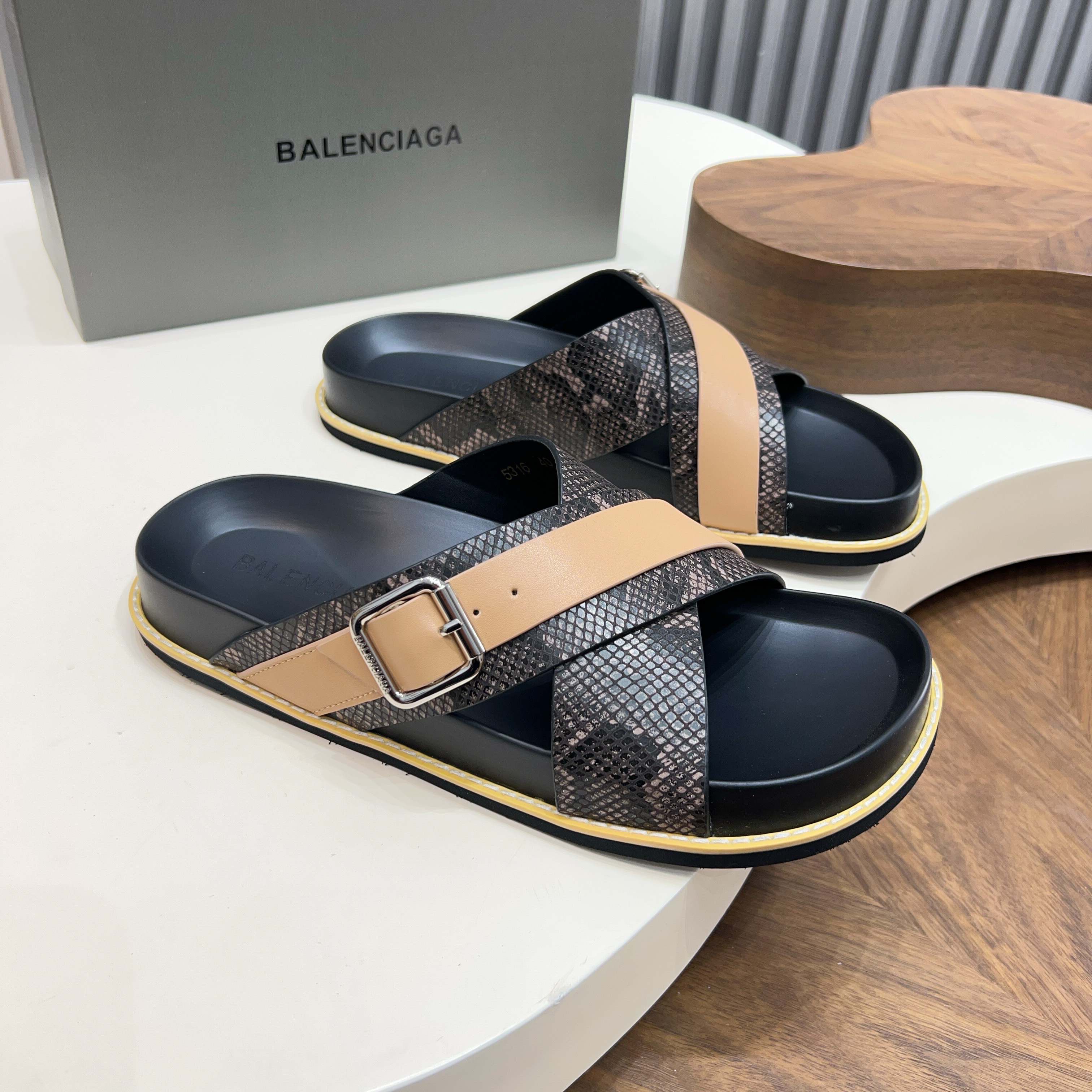 Сандалии мужские Balenciaga черного и коричневого цвета