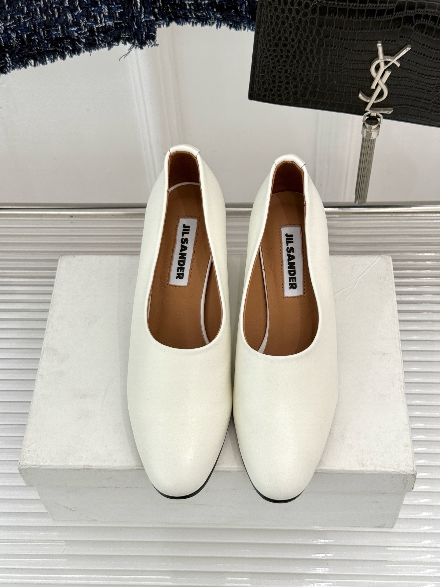Туфли женские в стиле Jil Sander белого цвета