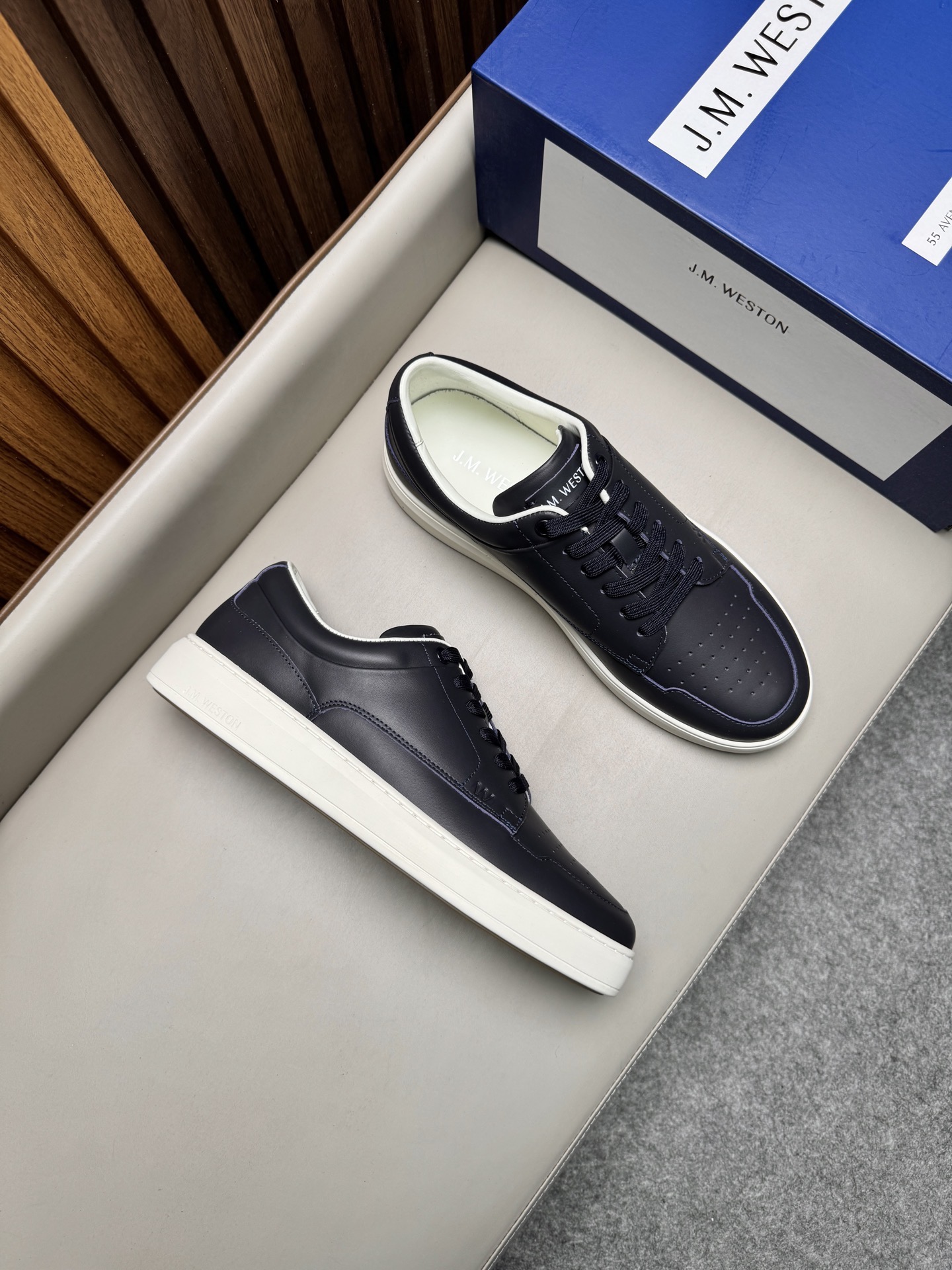 Кеды мужские в стиле J.M. Weston темно-синего цвета