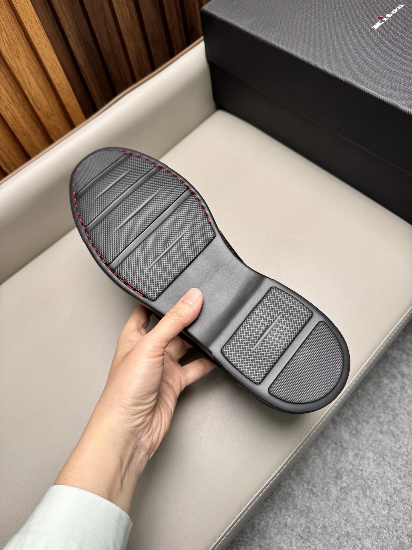 Лоферы мужские в стиле Kiton черного цвета