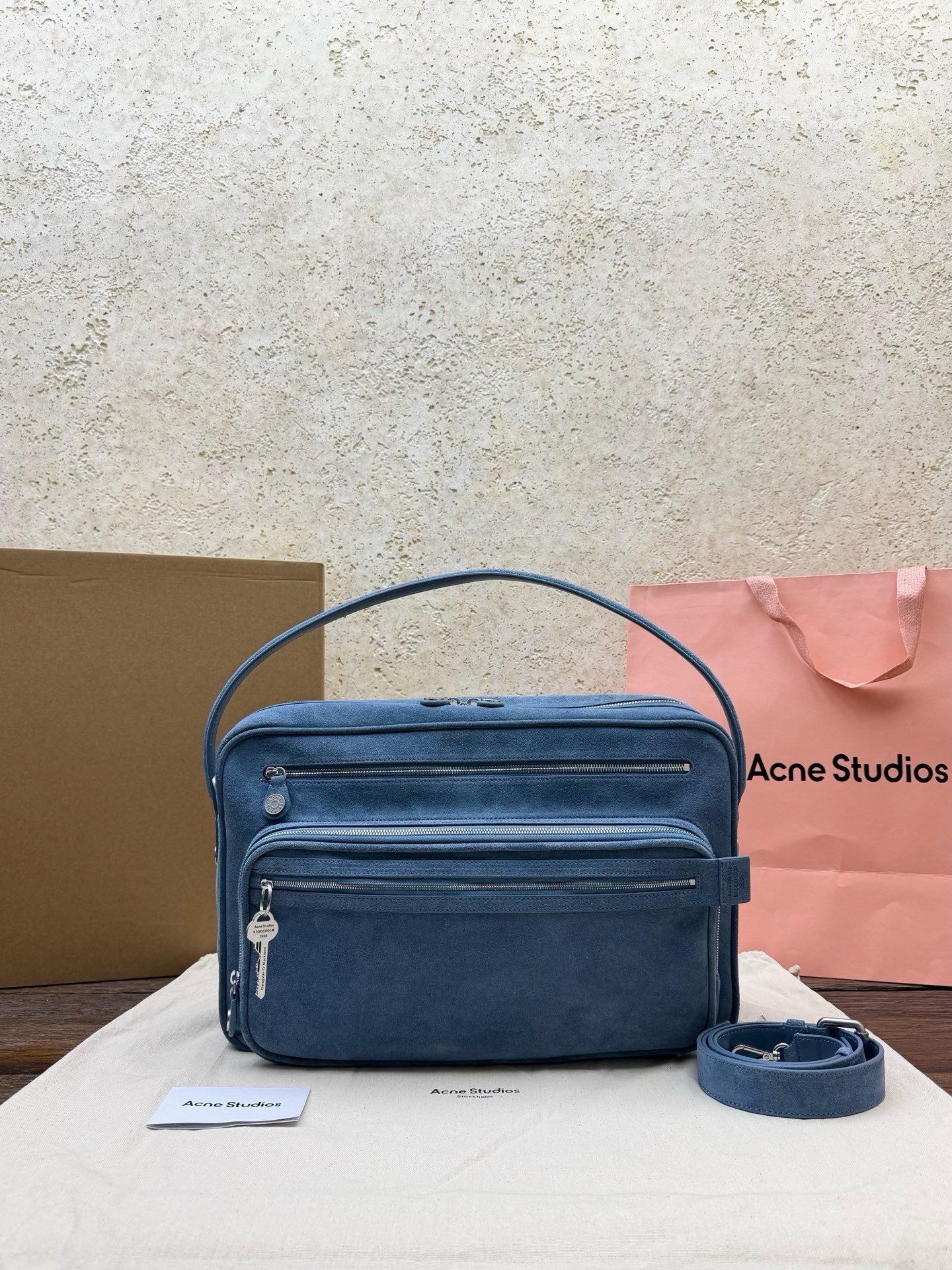 Сумка женская Acne Studios Camera Bag синего цвета