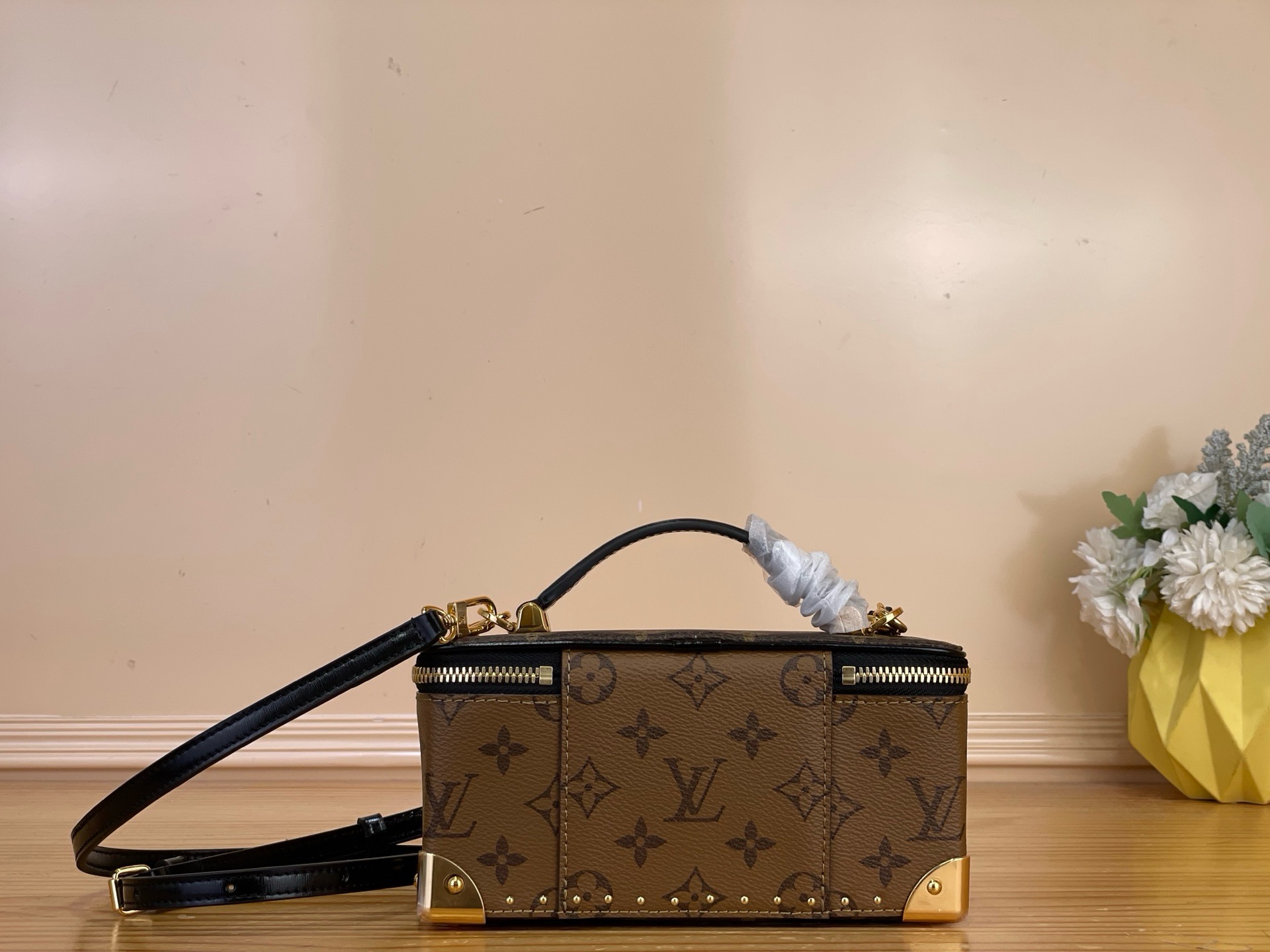 Сумка женская Louis Vuitton Vanity Pouch Trunk из коричневого цвета