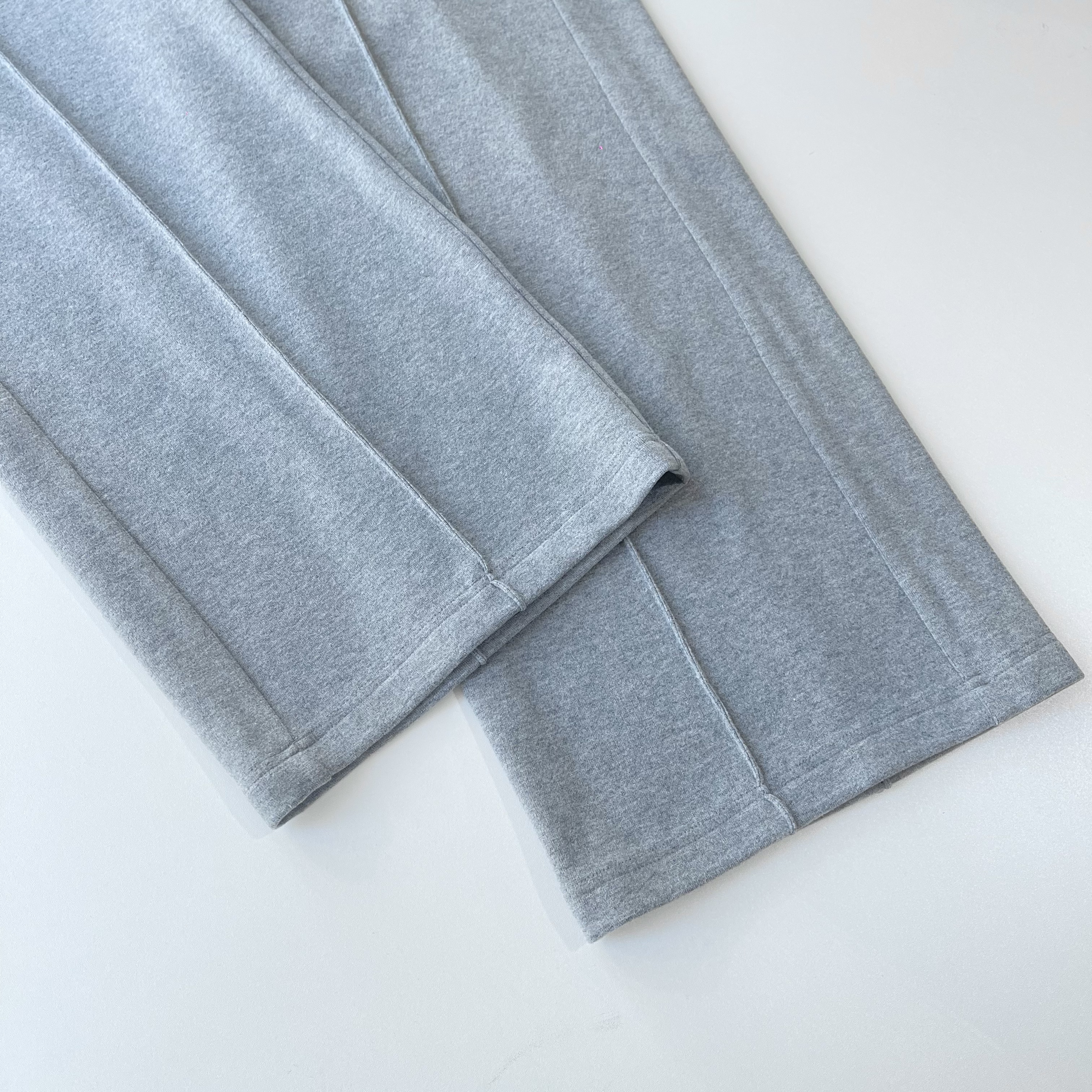 Брюки мужские в стиле Brunello Cucinelli модель Straight Fit из шерстяного трикотажа серого цвета