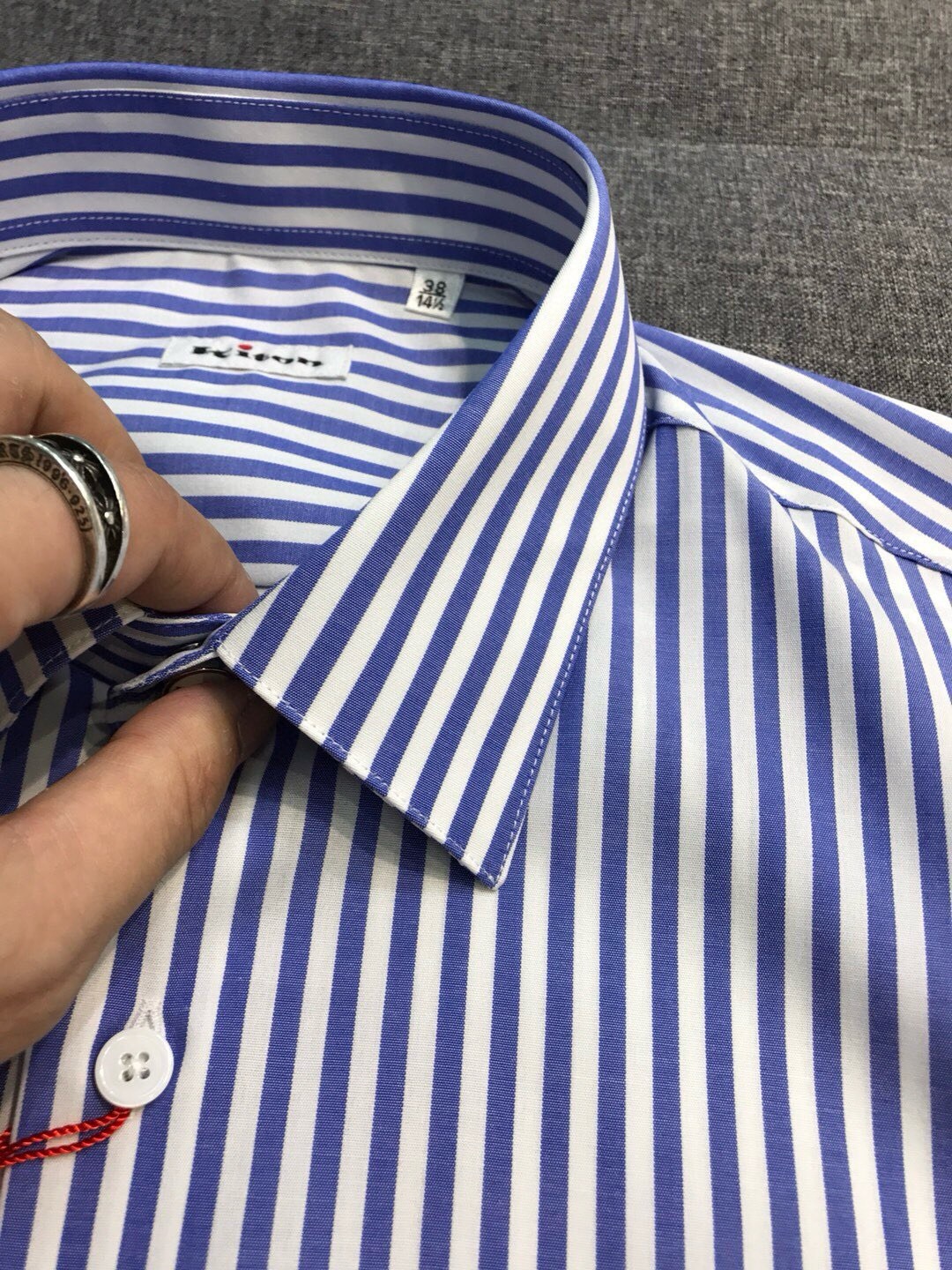 Рубашка мужская Kiton в голубую полоску с перламутровыми пуговицами