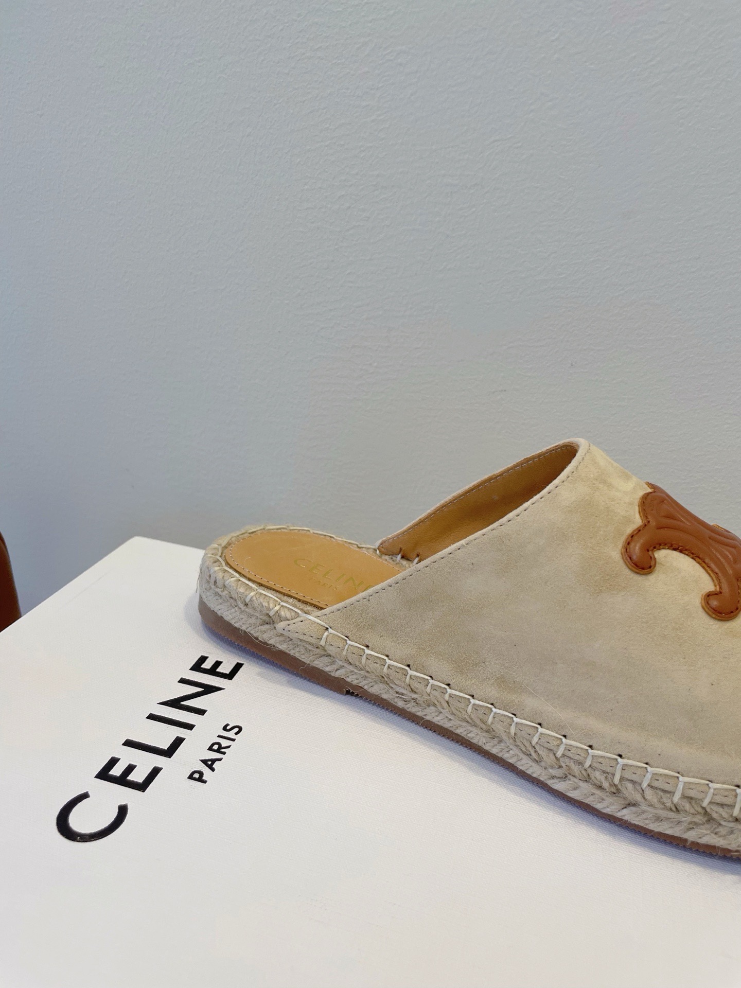 Мюли женские Celine бежевого цвета