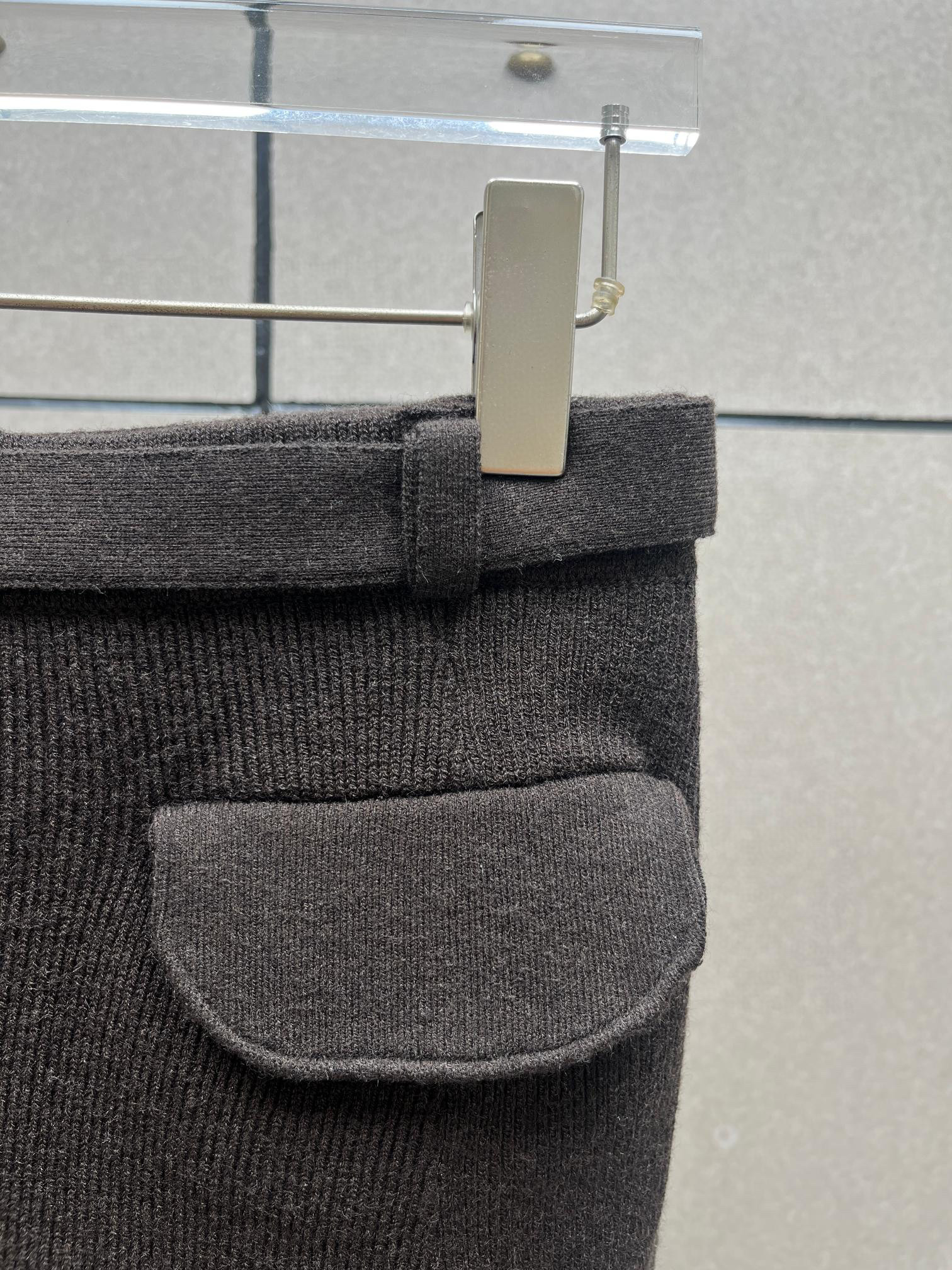 Шорты трикотажные женские в стиле Magda Butrym из шерстяного трикотажа чёрного цвета с ремнём