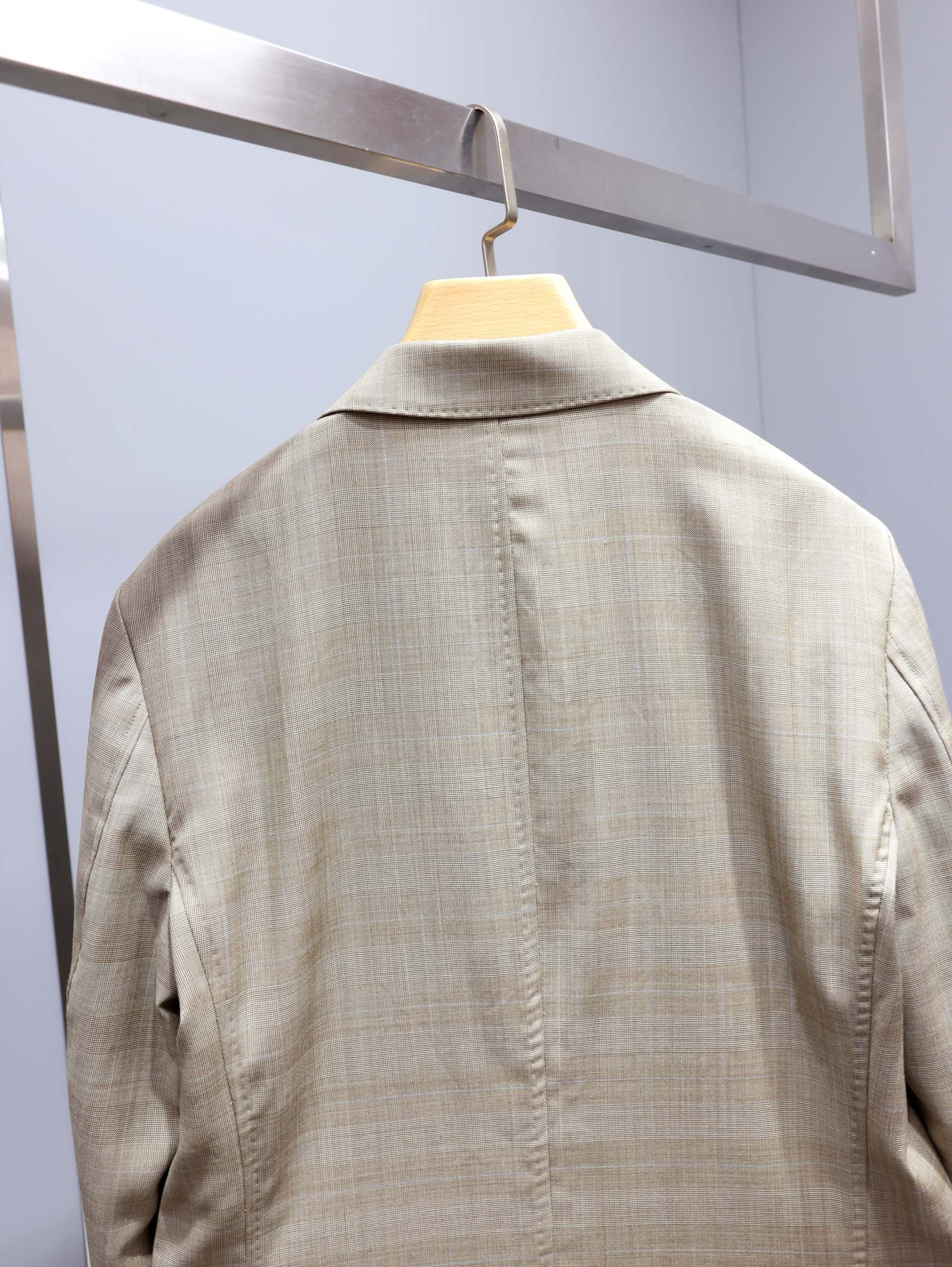 Пиджак мужской в стиле Zegna XXX Techmerino серо-бежевого цвета в клетку