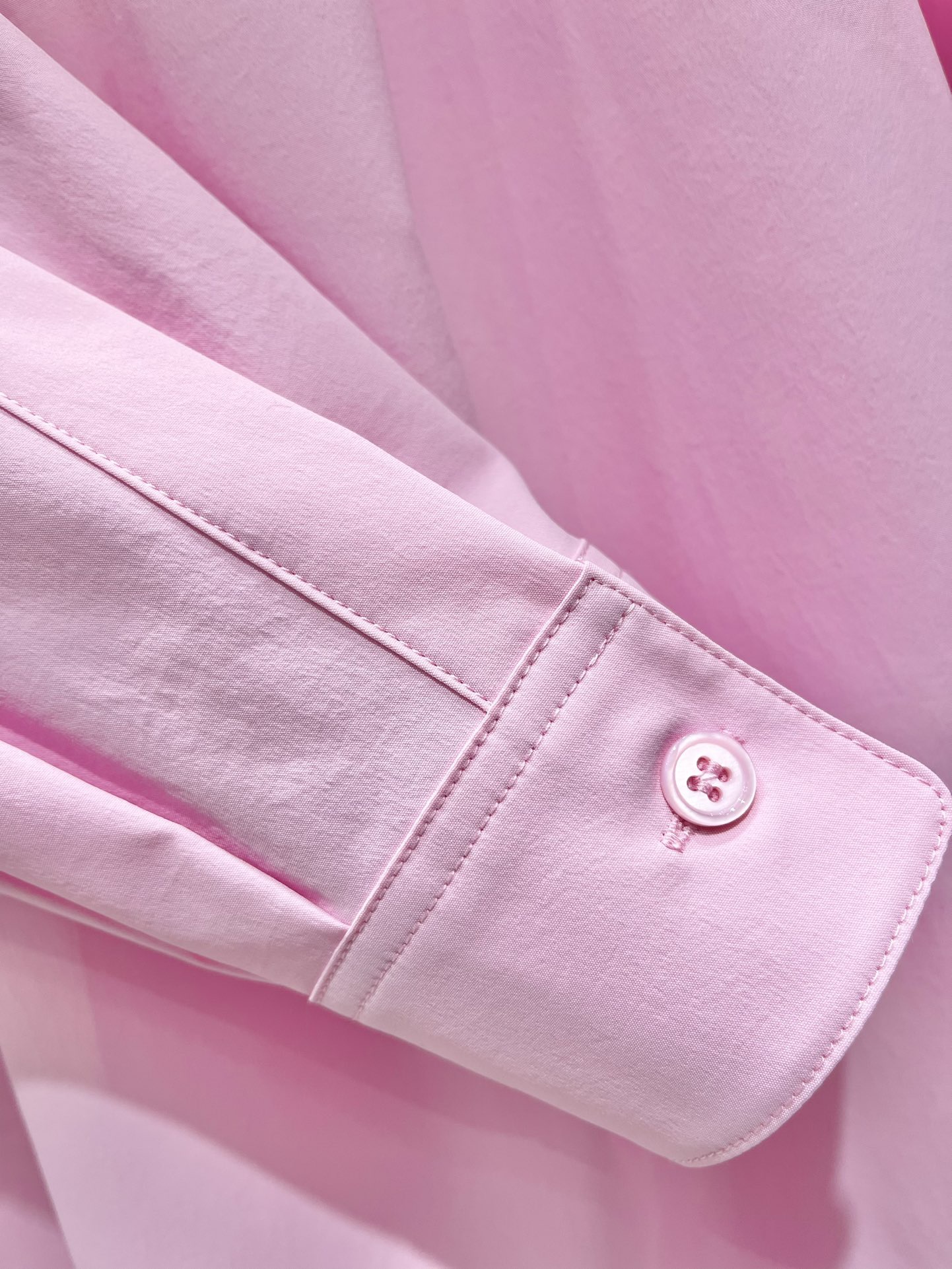 Рубашка женская в стиле Loewe хлопковая с длинным рукавом розового цвета