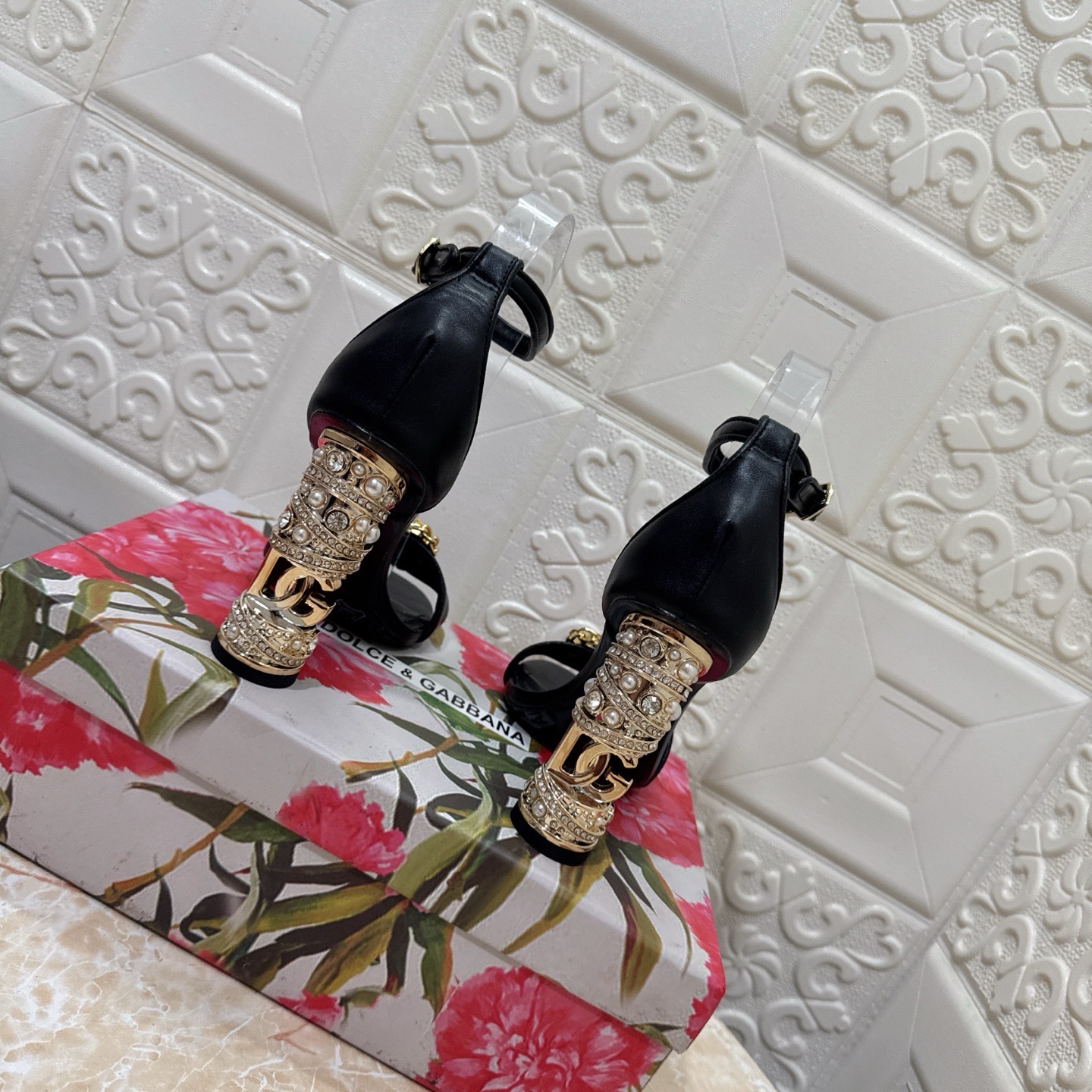 Босоножки женские Dolce & Gabbana чёрного цвета