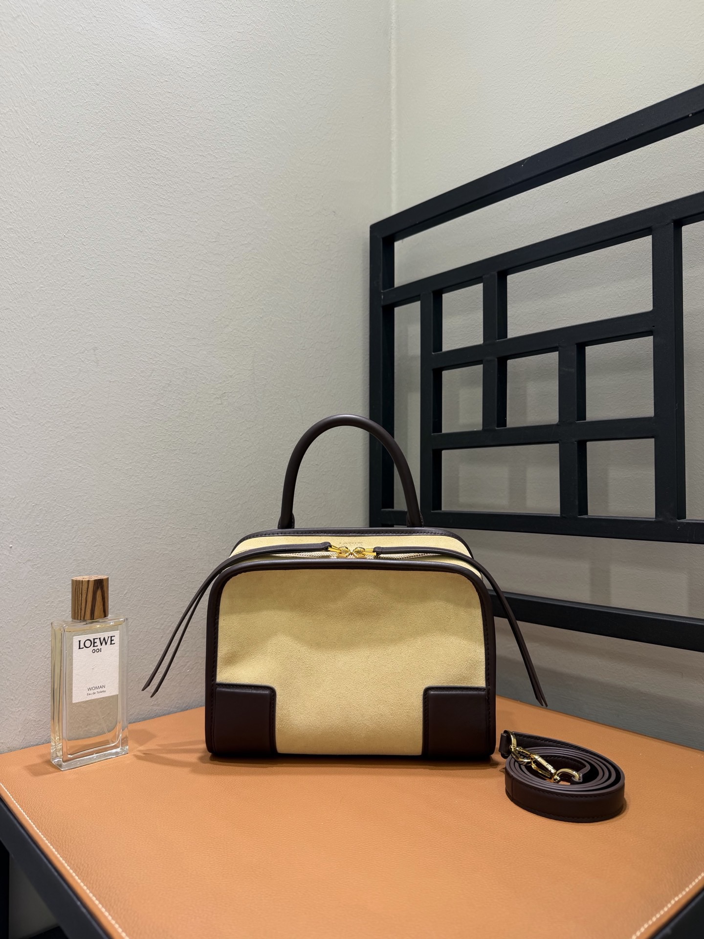 Сумка женская в стиле Loewe Amazona 180 из бежево-коричневого цвета