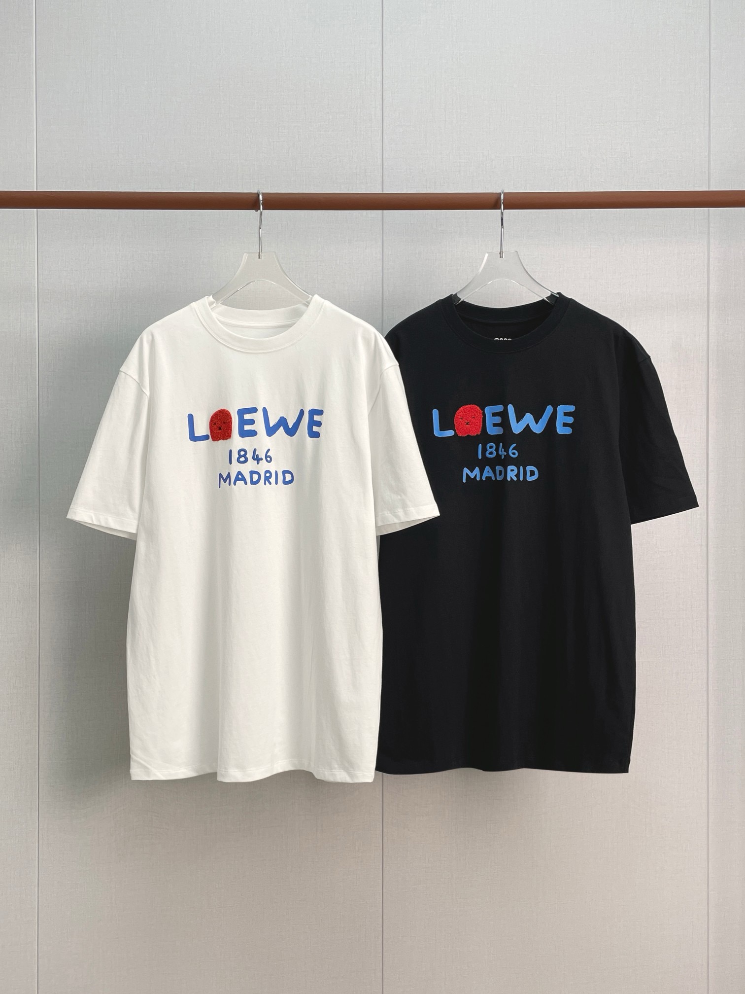 Футболка мужская Loewe Regular Fit T-Shirt белого цвета с вышивкой LOEWE 1846 Madrid