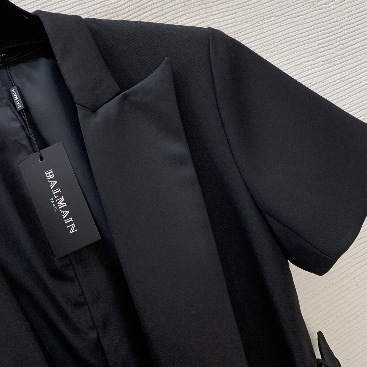 Жакет женский Balmain чёрного цвета с поясом
