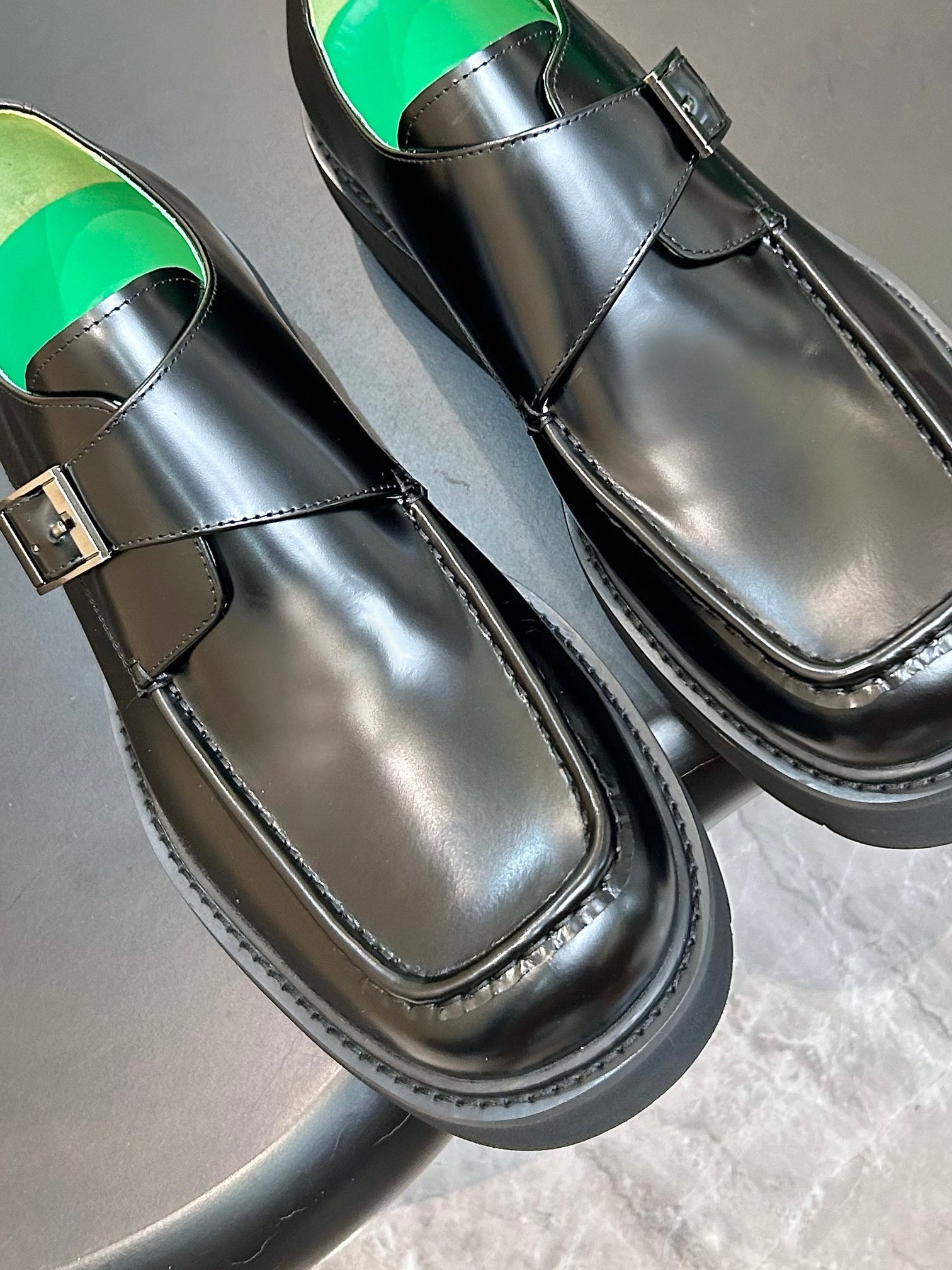Туфли мужские Bottega Veneta из гладкой натуральной кожи чёрного цвета